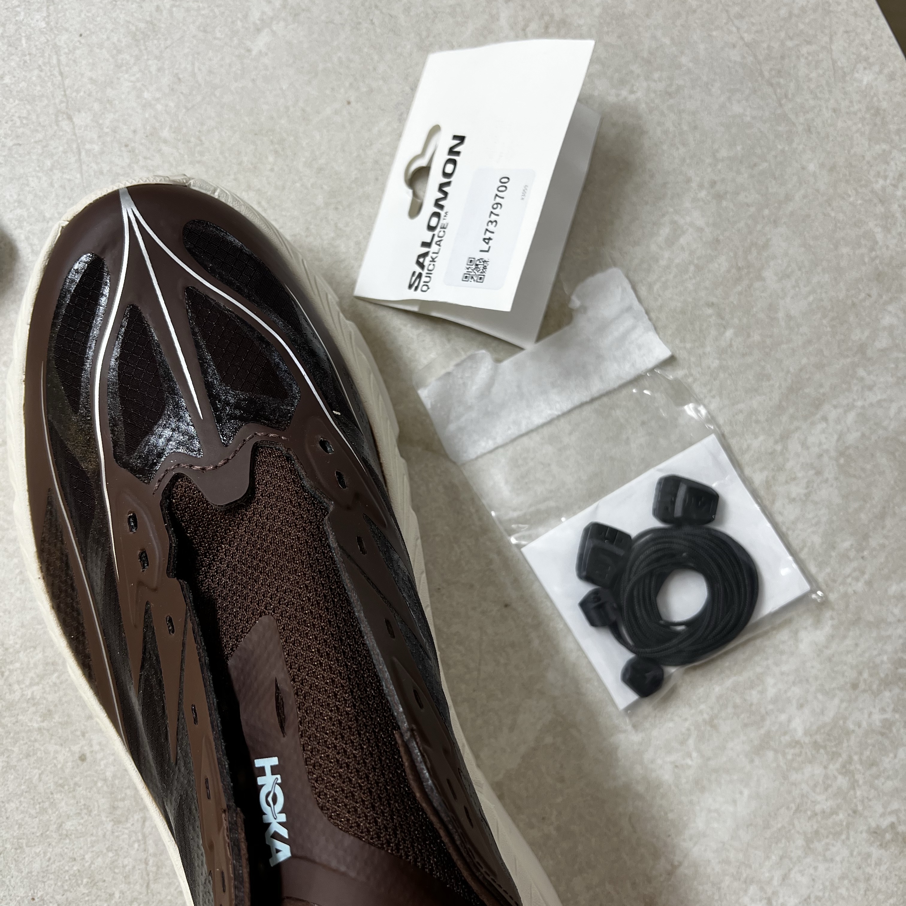 Hoka Mafate Speed 4 Lite Cold Brew Oat Milk 착용 스타일 - 2