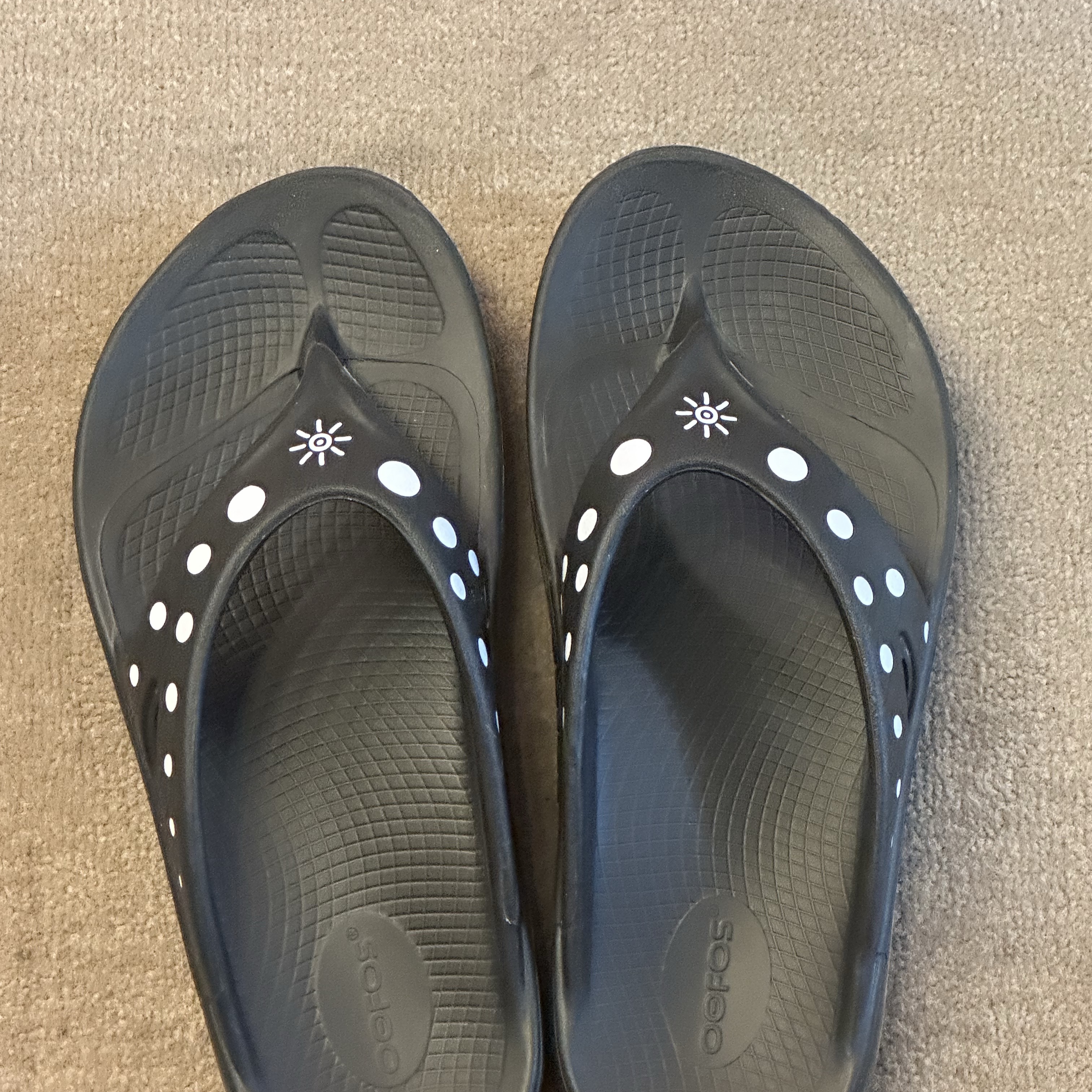 Oofos x 10 Corso Como Original Black 착용 스타일