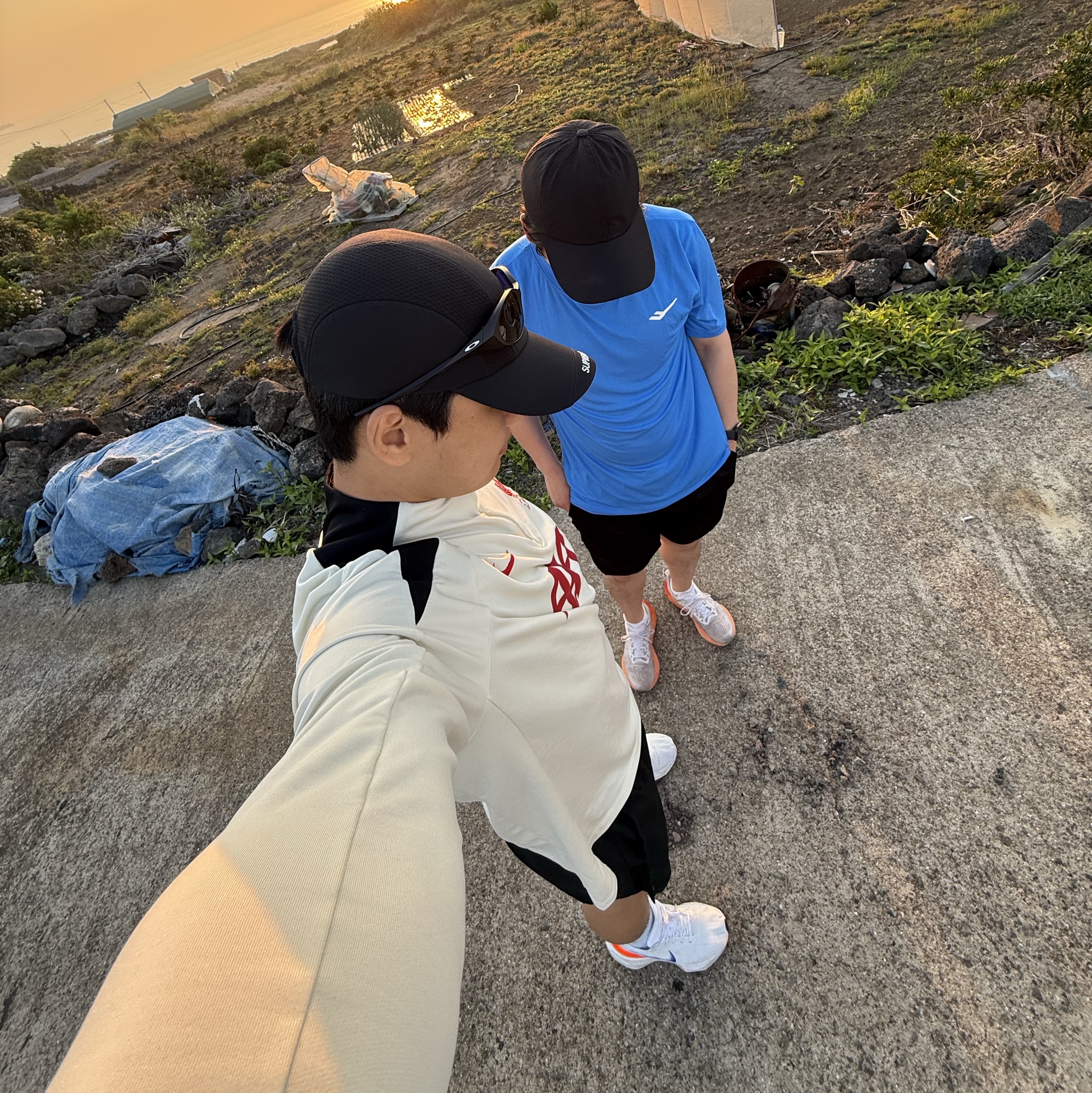 Supreme x Nike Running Hat Black - 25SS, Nike Liverpool FC Strike Dri-Fit Football Drill Top Coconut Milk Black 착용 스타일