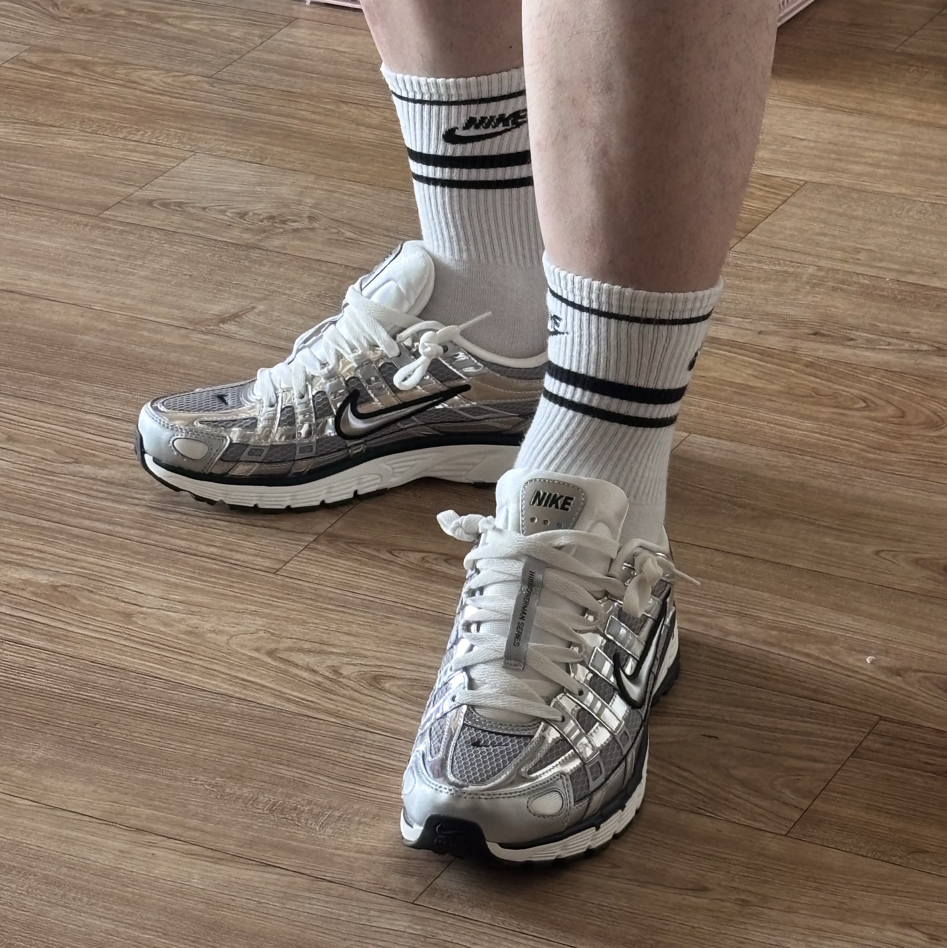 Nike P-6000 Metallic Silver 착용 스타일