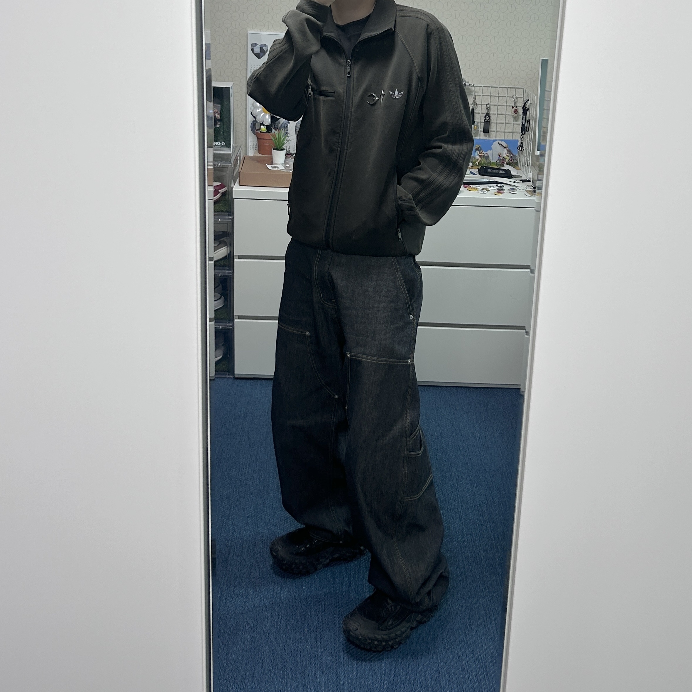 Adidas x Thug Club Track Top Black - KR Sizing, Balenciaga Defender Sneakers Black 착용 스타일 - 1