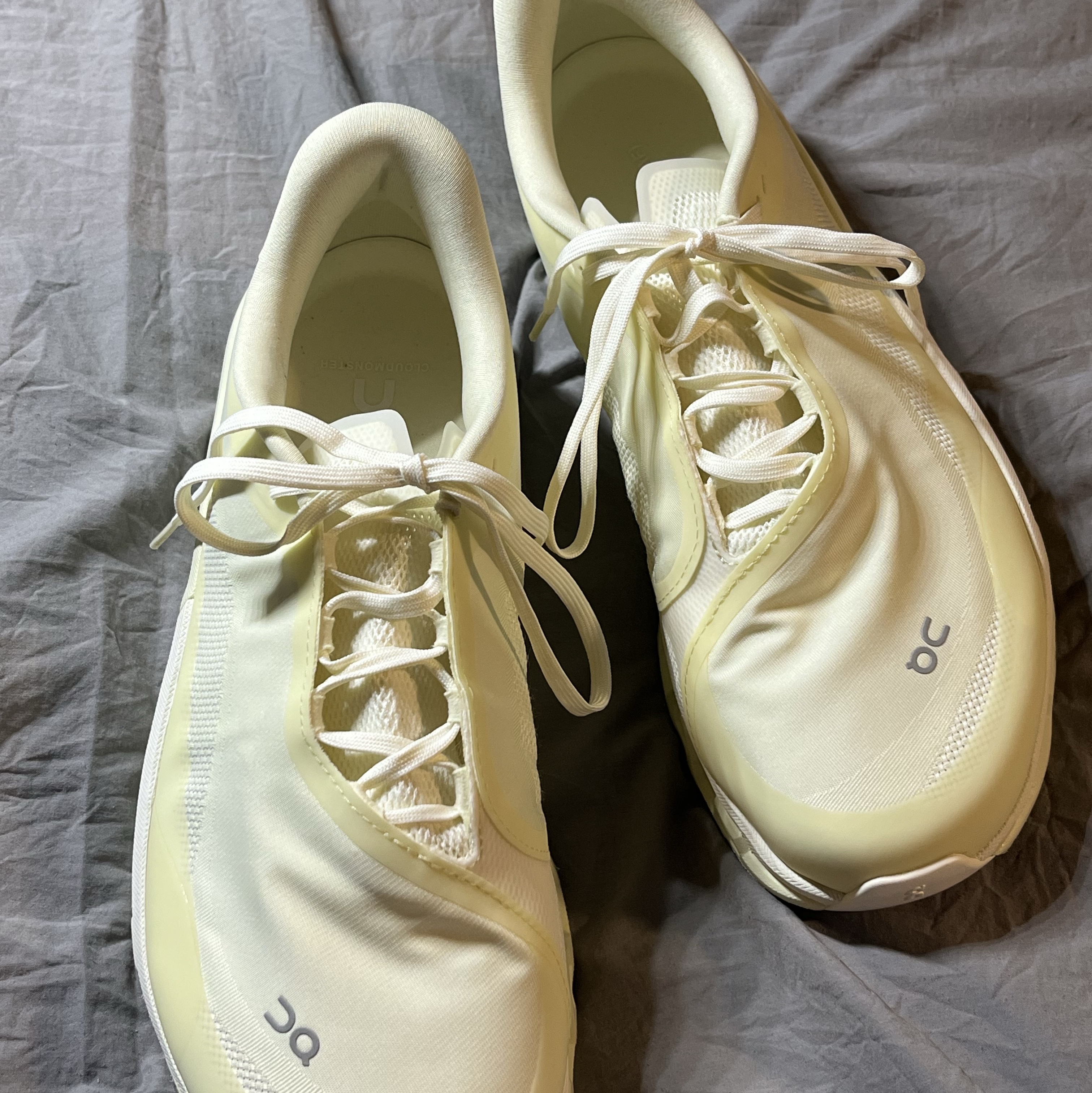 On Running x Post Archive Faction (Paf) Cloudmonster 2 Seedling White 착용 스타일 - 1
