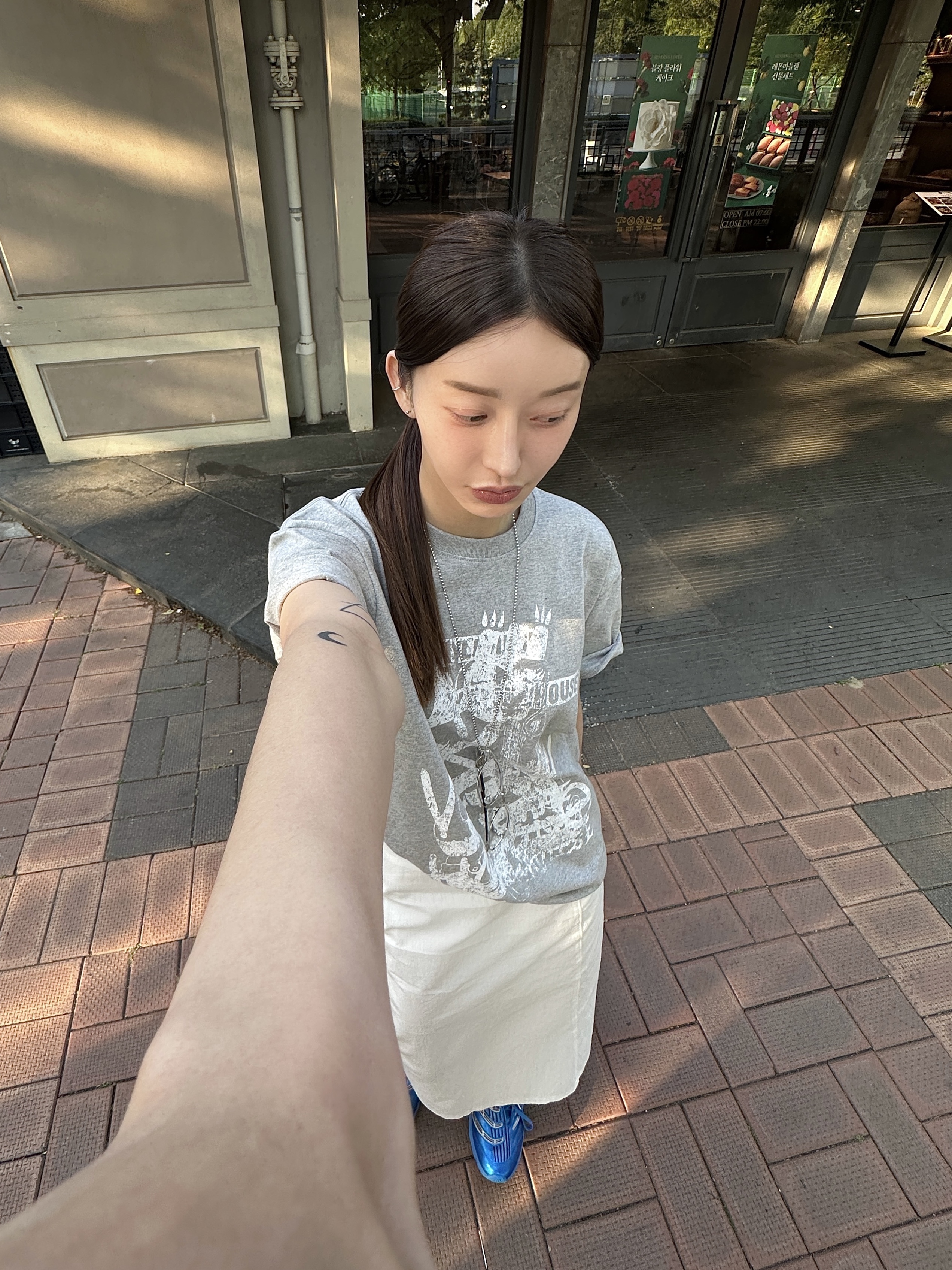 Adidas Predator Megaride Shock Blue Silver Metallic, [KREAM 단독] Thevinylhouse Newspaper T-Shirt Black 착용 스타일 - 7