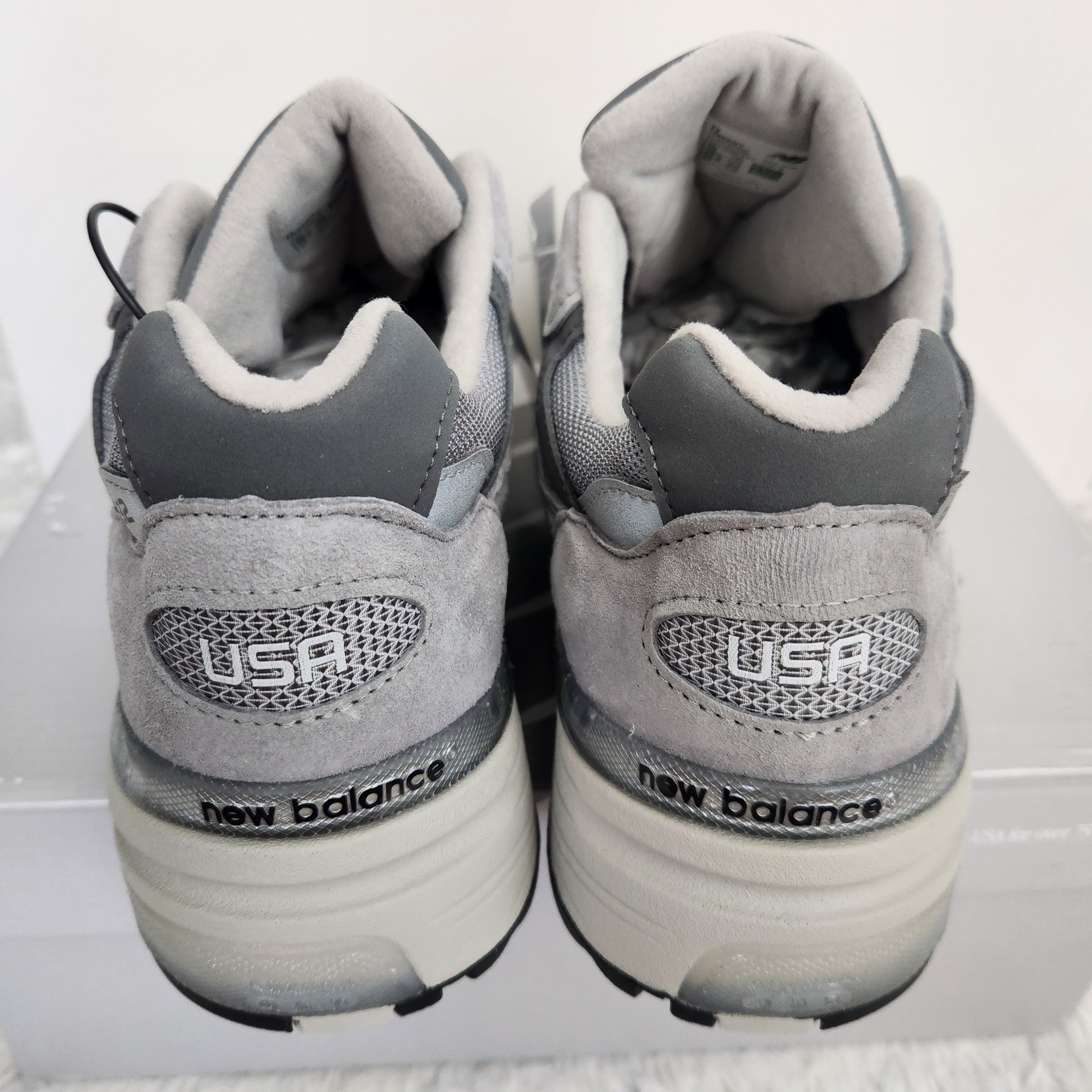 New Balance 992 Made in USA Core Grey Silver Metallic 착용 스타일