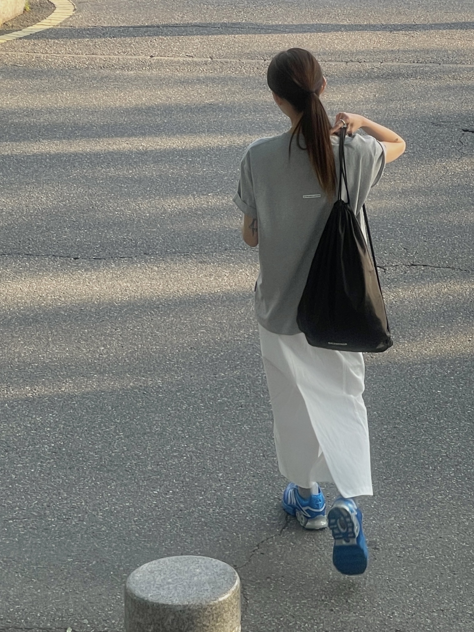 Adidas Predator Megaride Shock Blue Silver Metallic, [KREAM 단독] Thevinylhouse Newspaper T-Shirt Black 착용 스타일 - 4