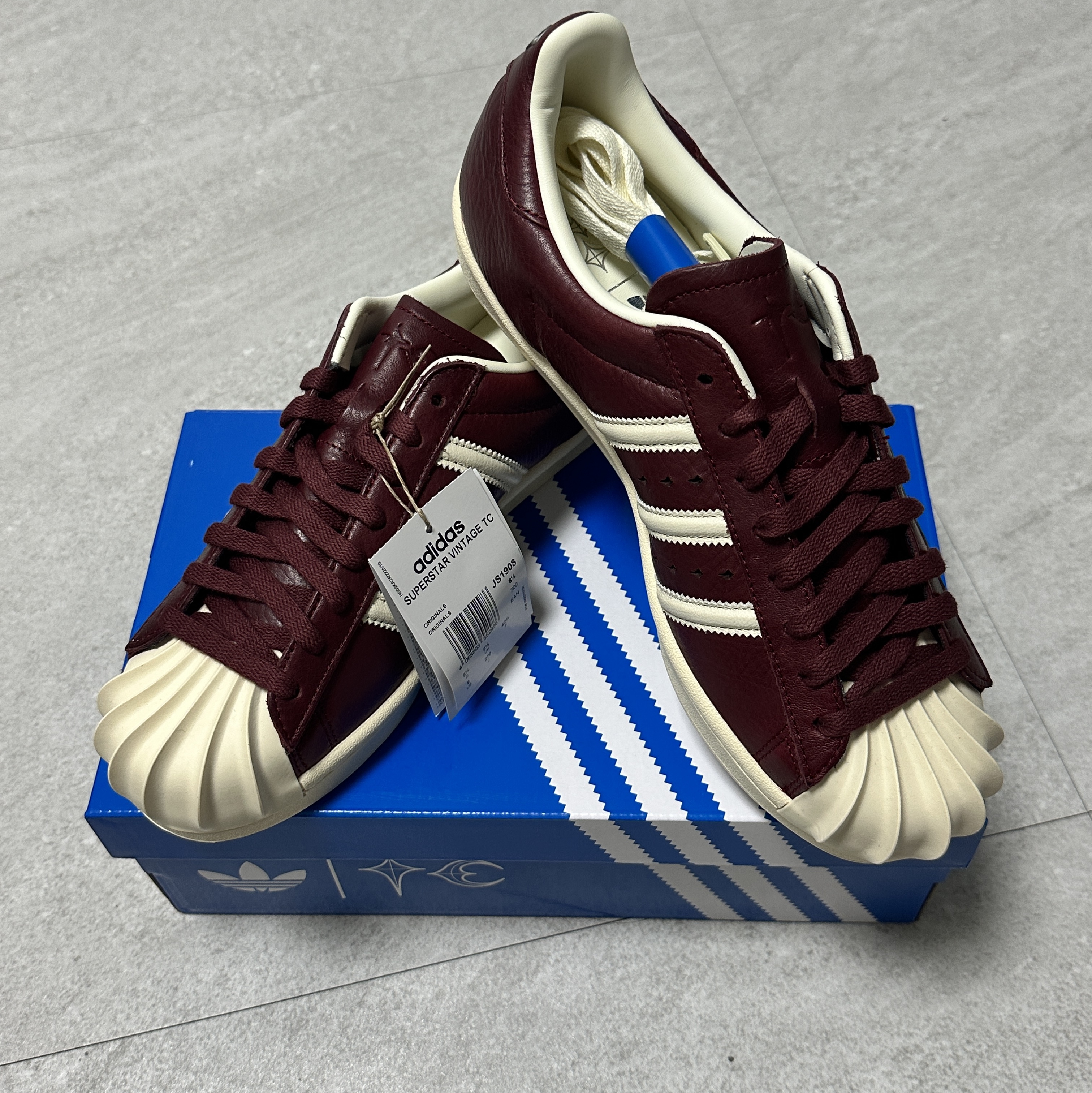 Adidas x Thug Club Superstar Vintage Collegiate Burgundy Cream White 착용 스타일 - 1