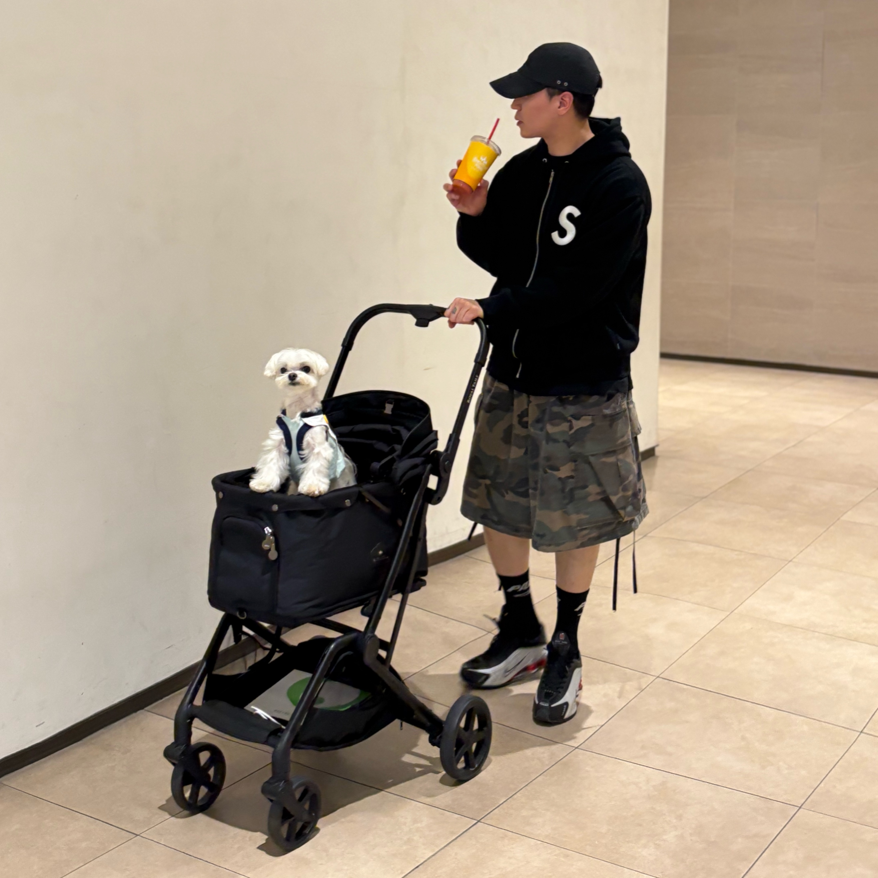 Supreme S Logo Zip Up Hooded Sweatshirt Black - 24FW, Palace x Umbro Socks Black - 24SS 착용 스타일 - 2