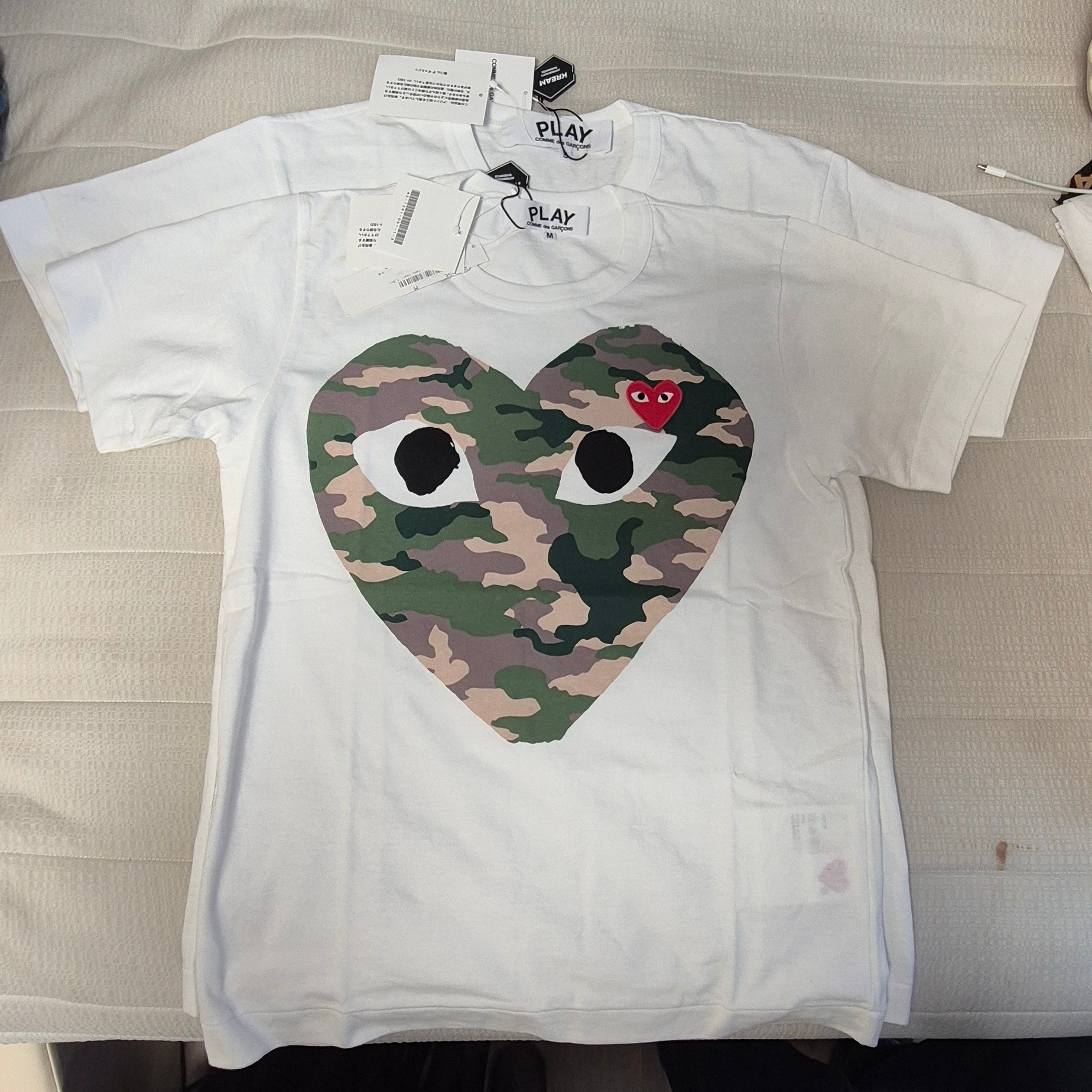 Play Comme des Garcons Camouflage Heart T-Shirt White, (W) Play Comme des Garcons Camouflage Heart T-Shirt White 착용 스타일