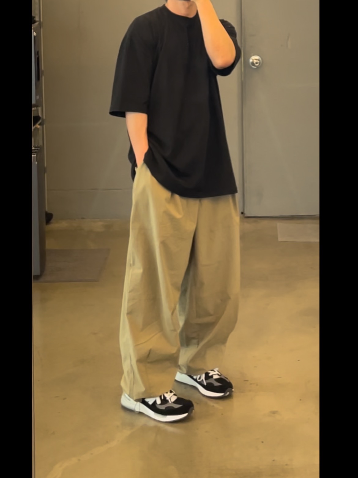 New Balance 992 Made in USA Core Black Grey 착용 스타일
