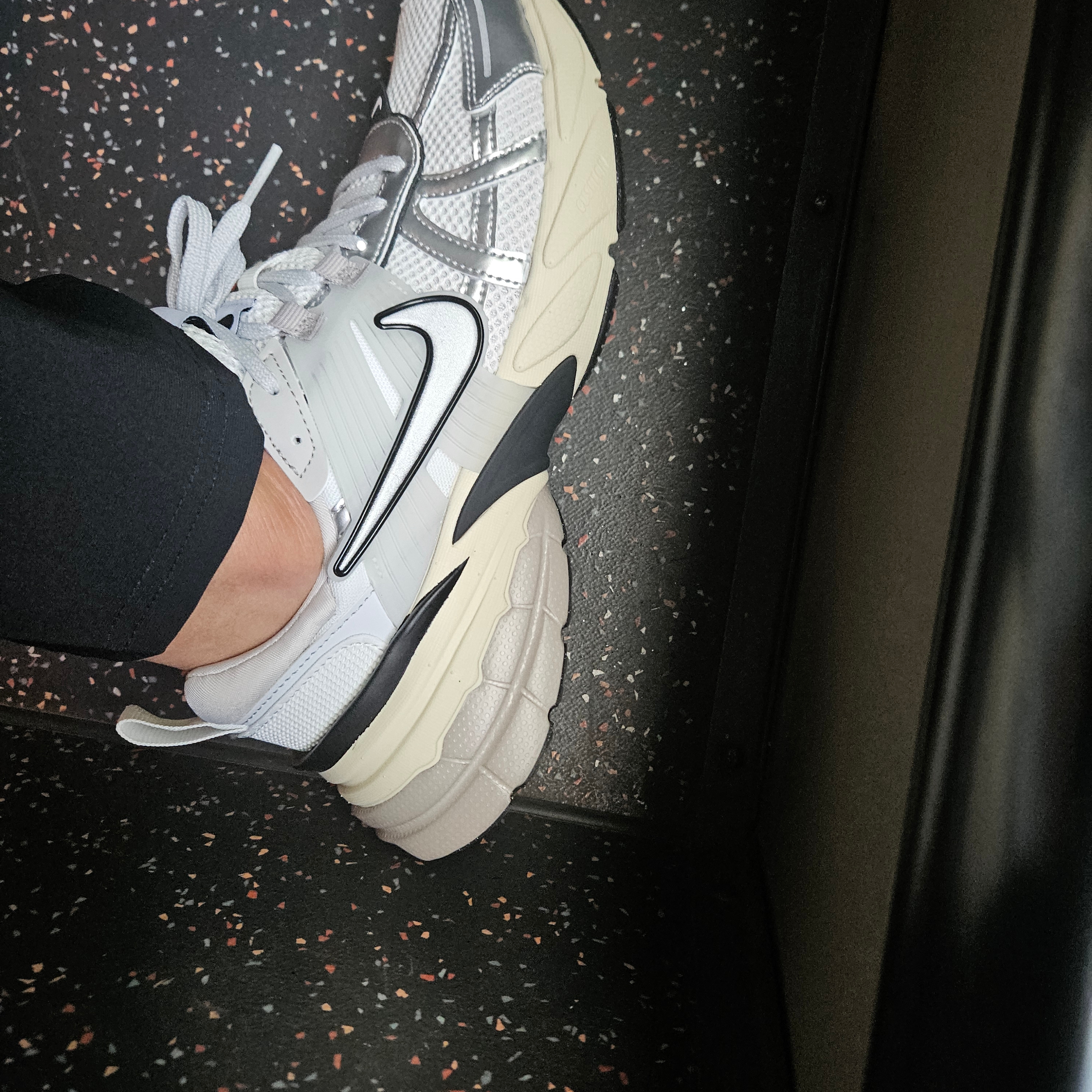 Nike V2K Run Pure Platinum Light Iron Ore 착용 스타일