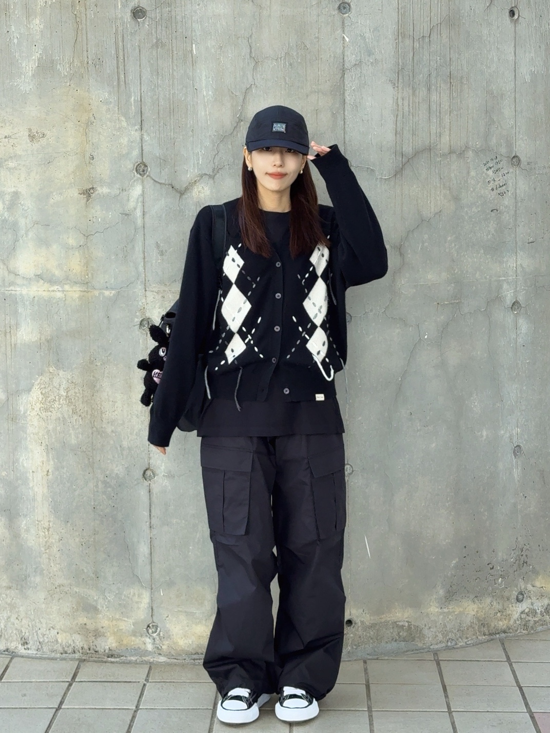 Supreme x Marithe Francois Girbaud Sport Camp Cap Black - 25SS, Uniqlo UT x Kaws Short Sleeve Graphic T-Shirt Black 착용 스타일 - 3