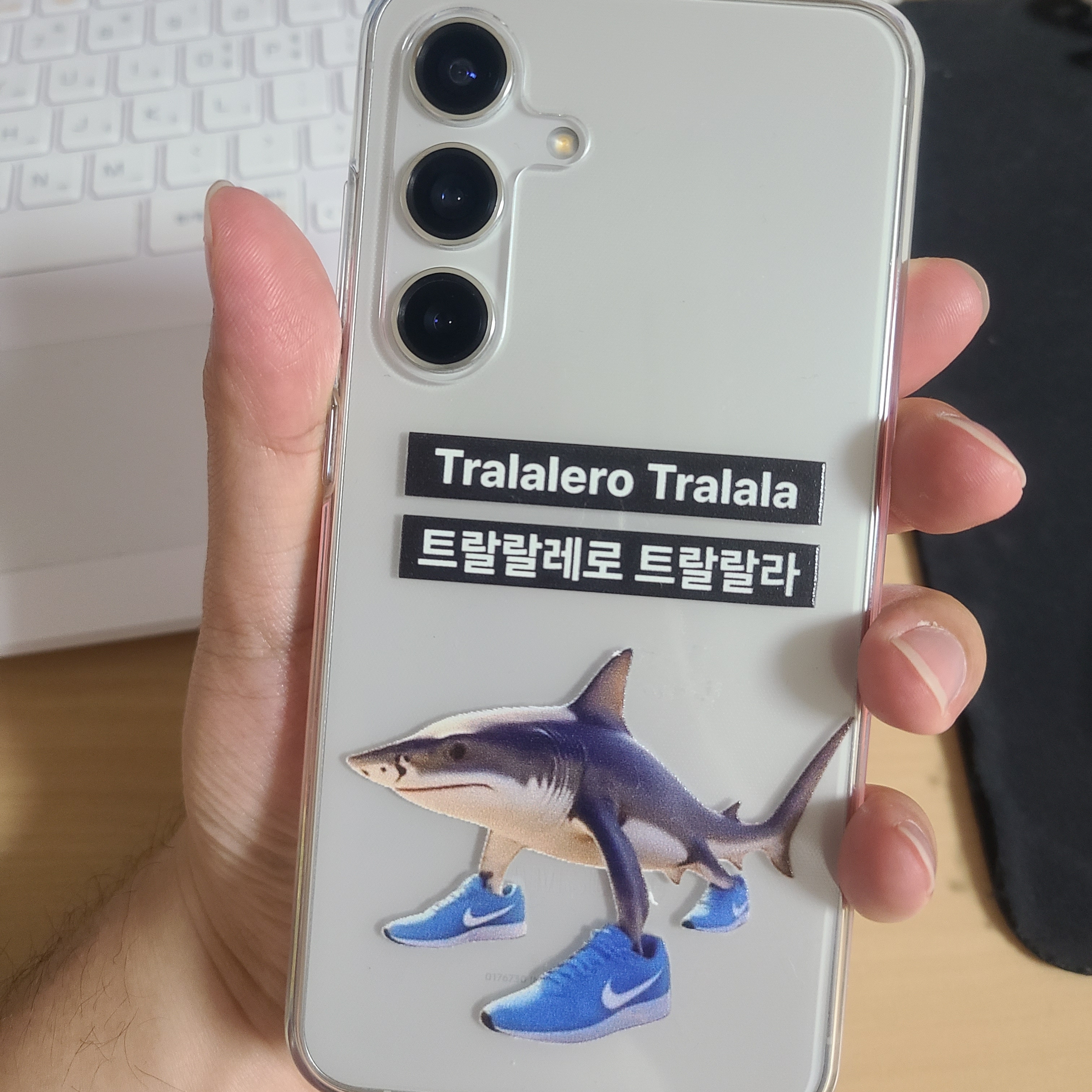 [S등급] Refurbished Galaxy S24 256GB Marble Gray 착용 스타일