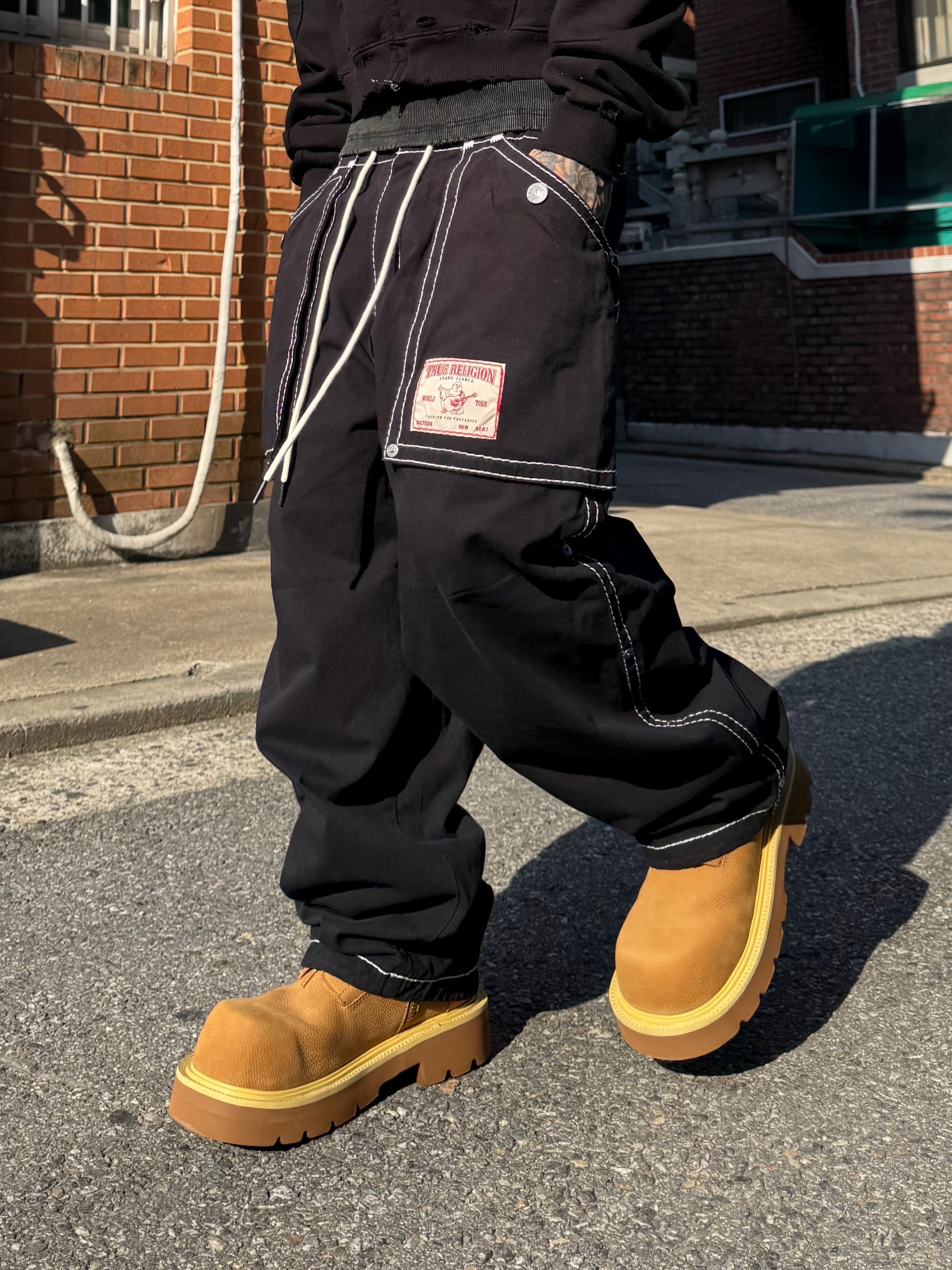 True Religion Pharaoh Pants Black 착용 스타일 - 7