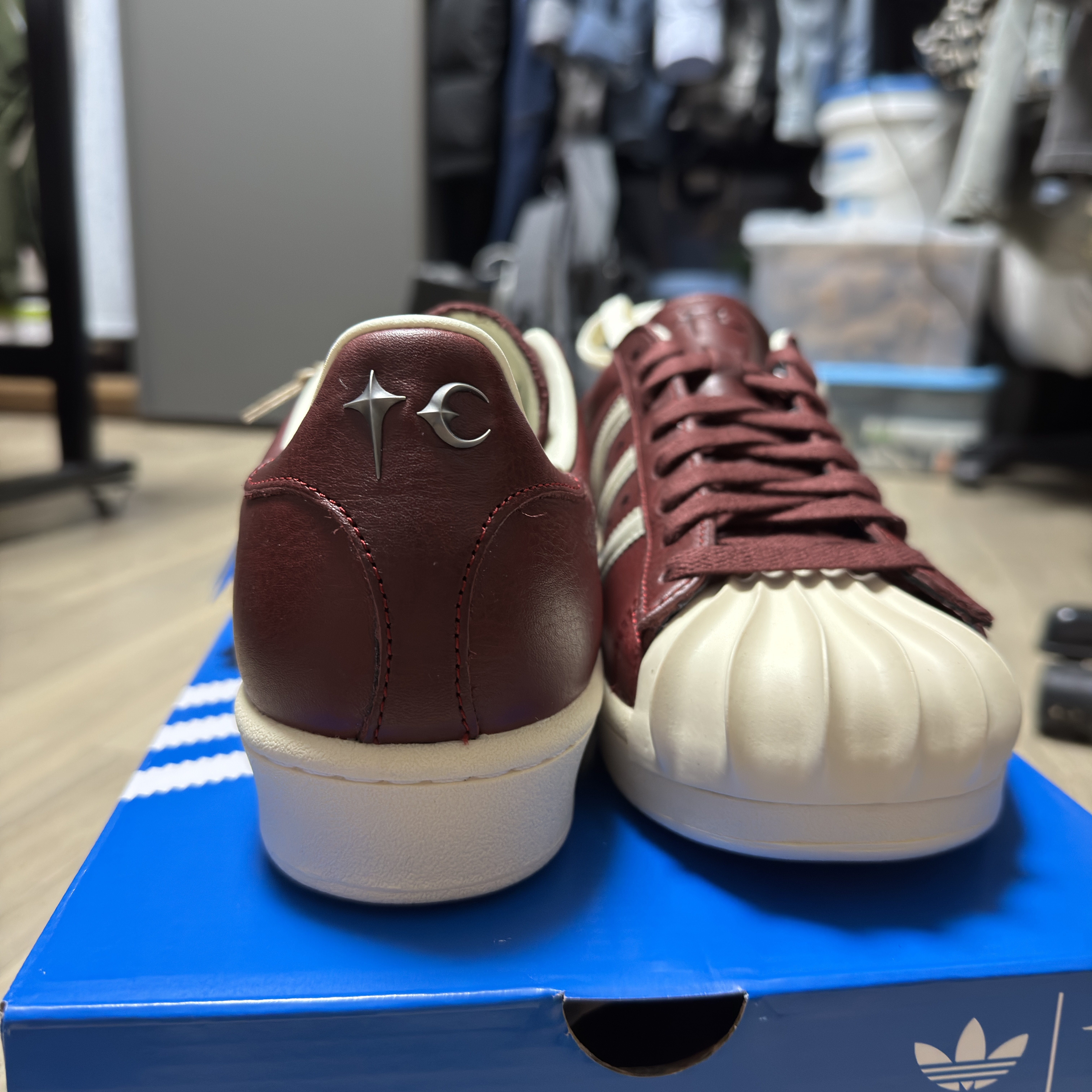 Adidas x Thug Club Superstar Vintage Collegiate Burgundy Cream White 착용 스타일 - 2