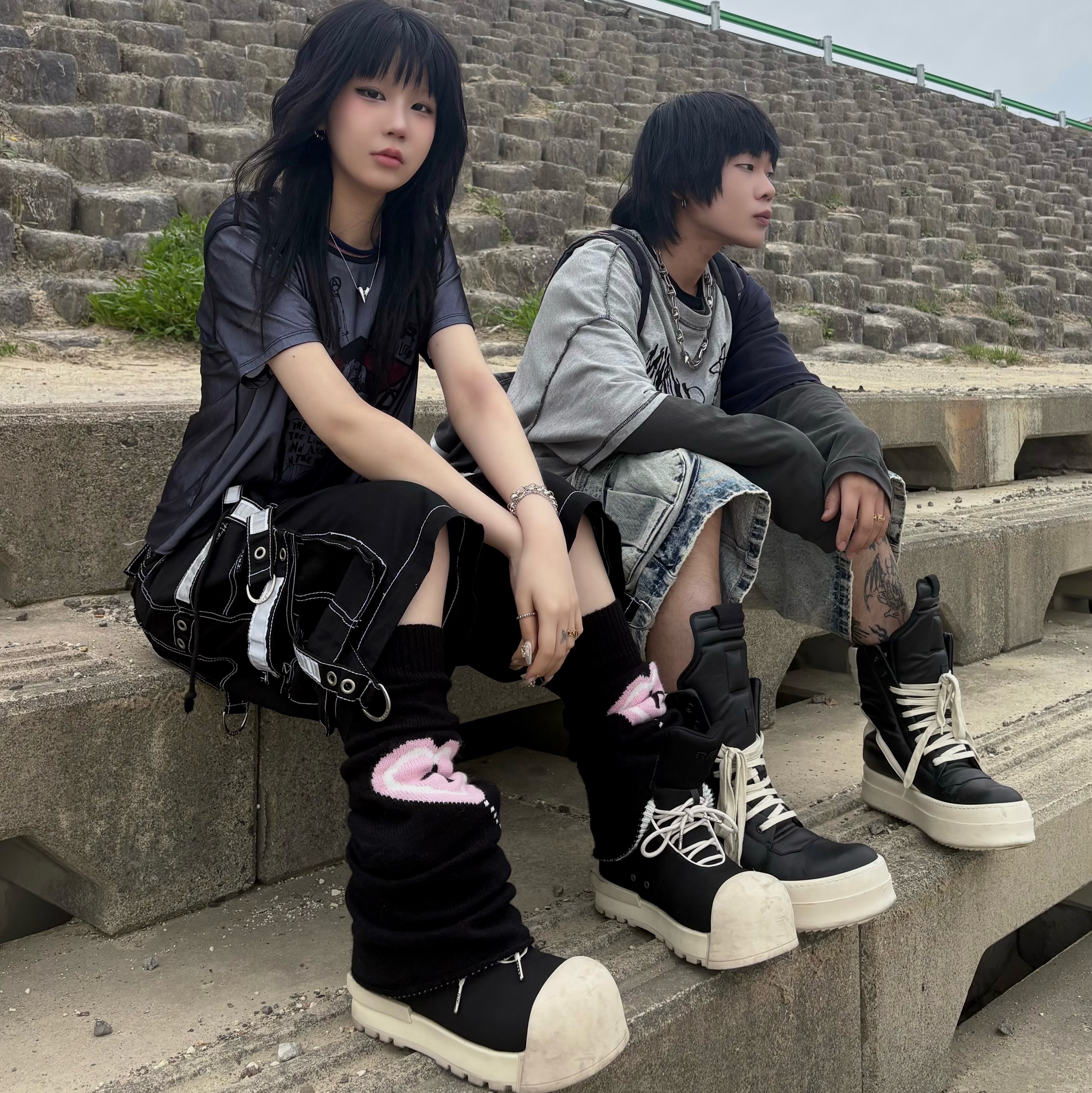 Rick Owens Hollywood Mega Bumper Geobasket in Full Grain Calf Leather Black Milk 착용 스타일 - 1
