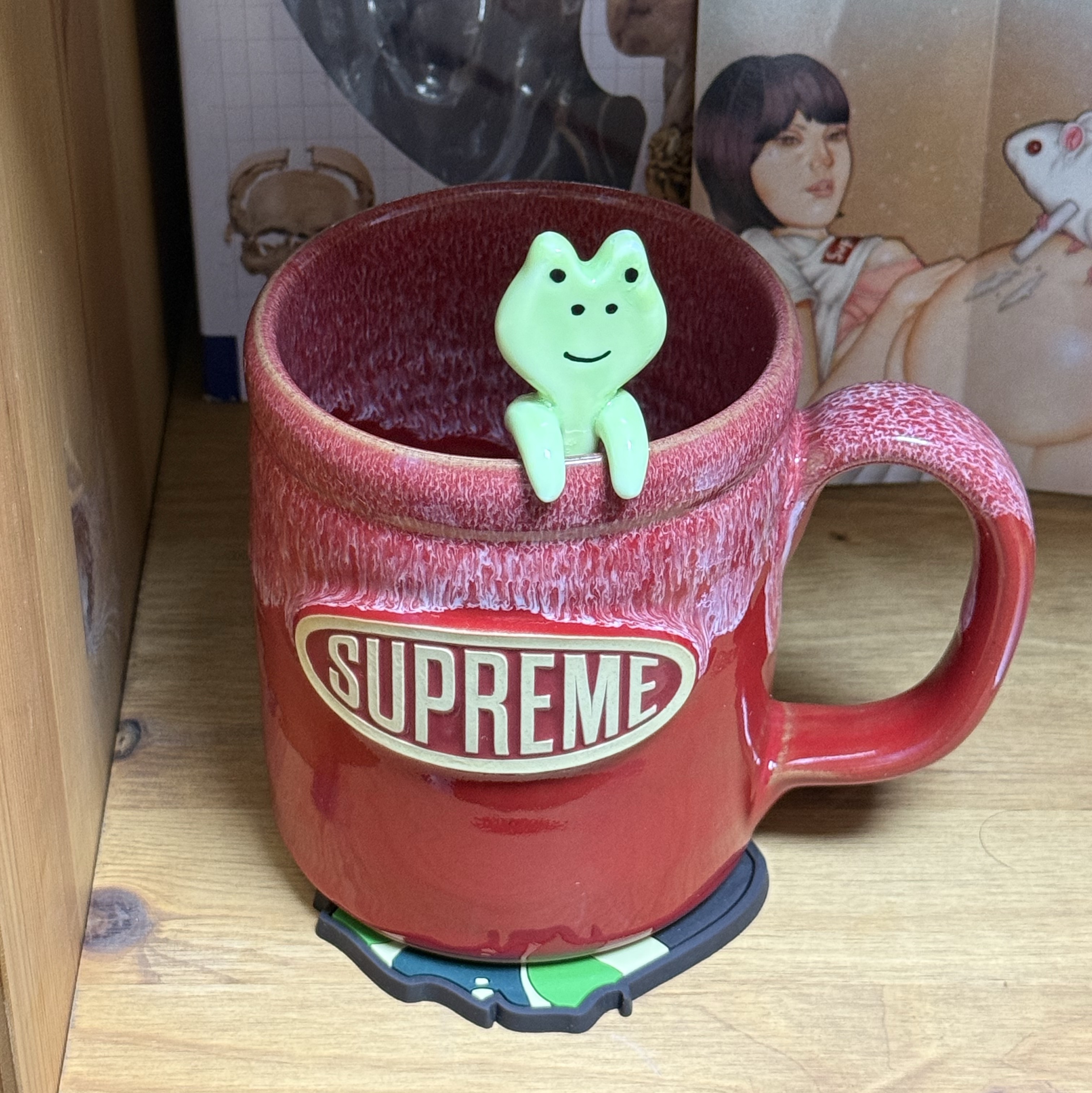 Supreme x Deneen Camper Mug Red - 25SS 착용 스타일