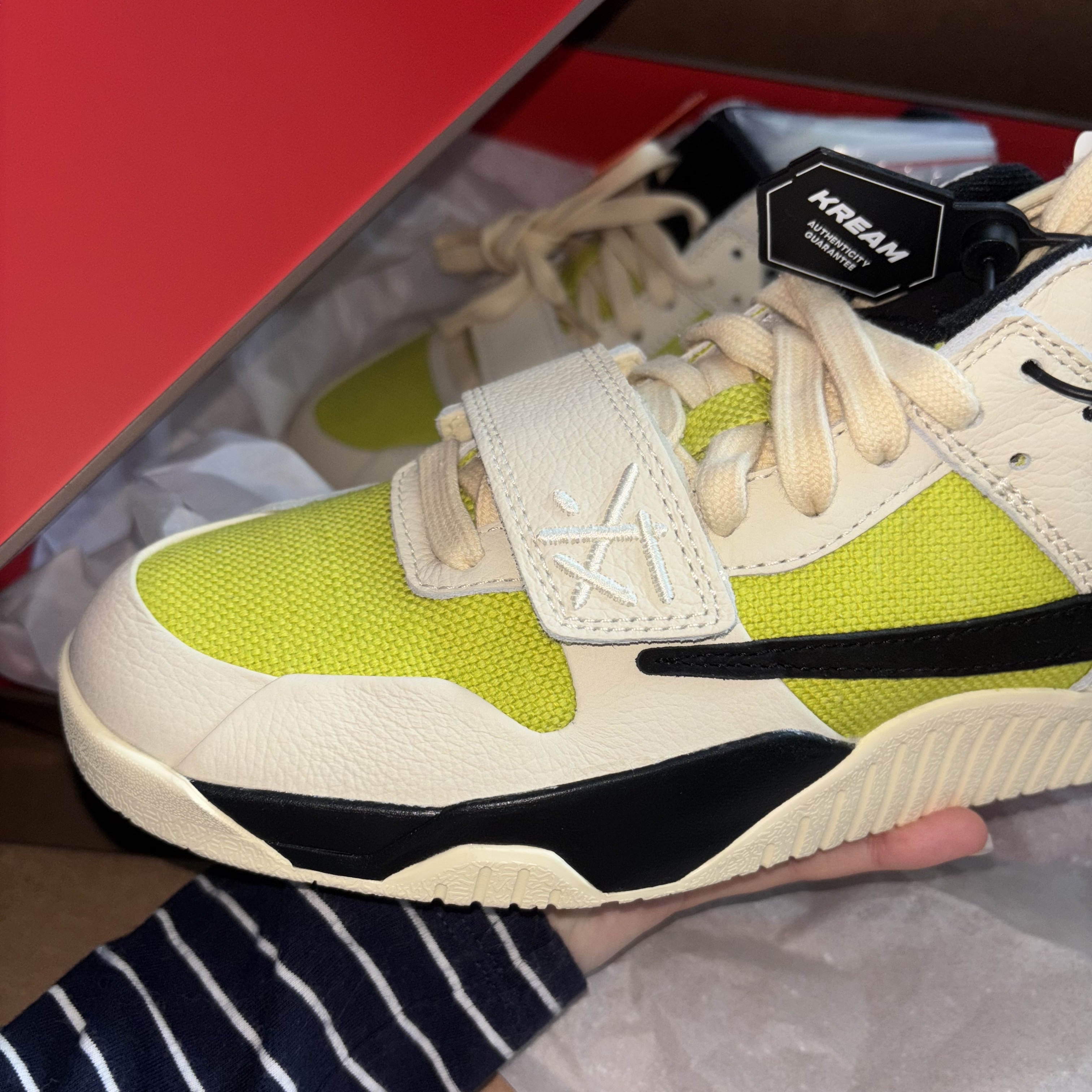 Jordan x Travis Scott Jumpman Jack TR Bright Cactus 착용 스타일