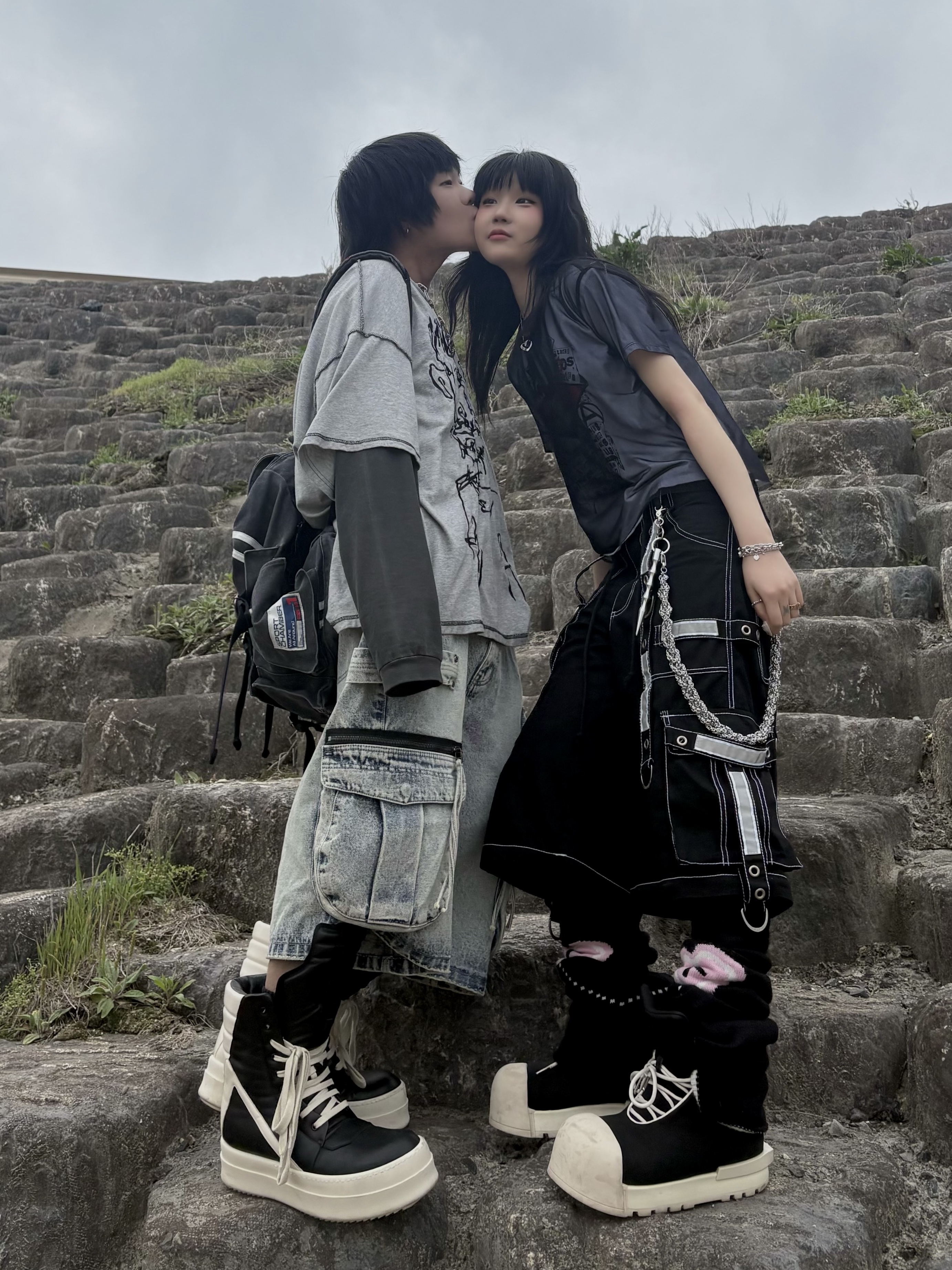SPORT CHAMBER SC Sporty Rucksack Charcol, Rick Owens Leather Mega Bumper Geobasket Black Milk 착용 스타일 - 2