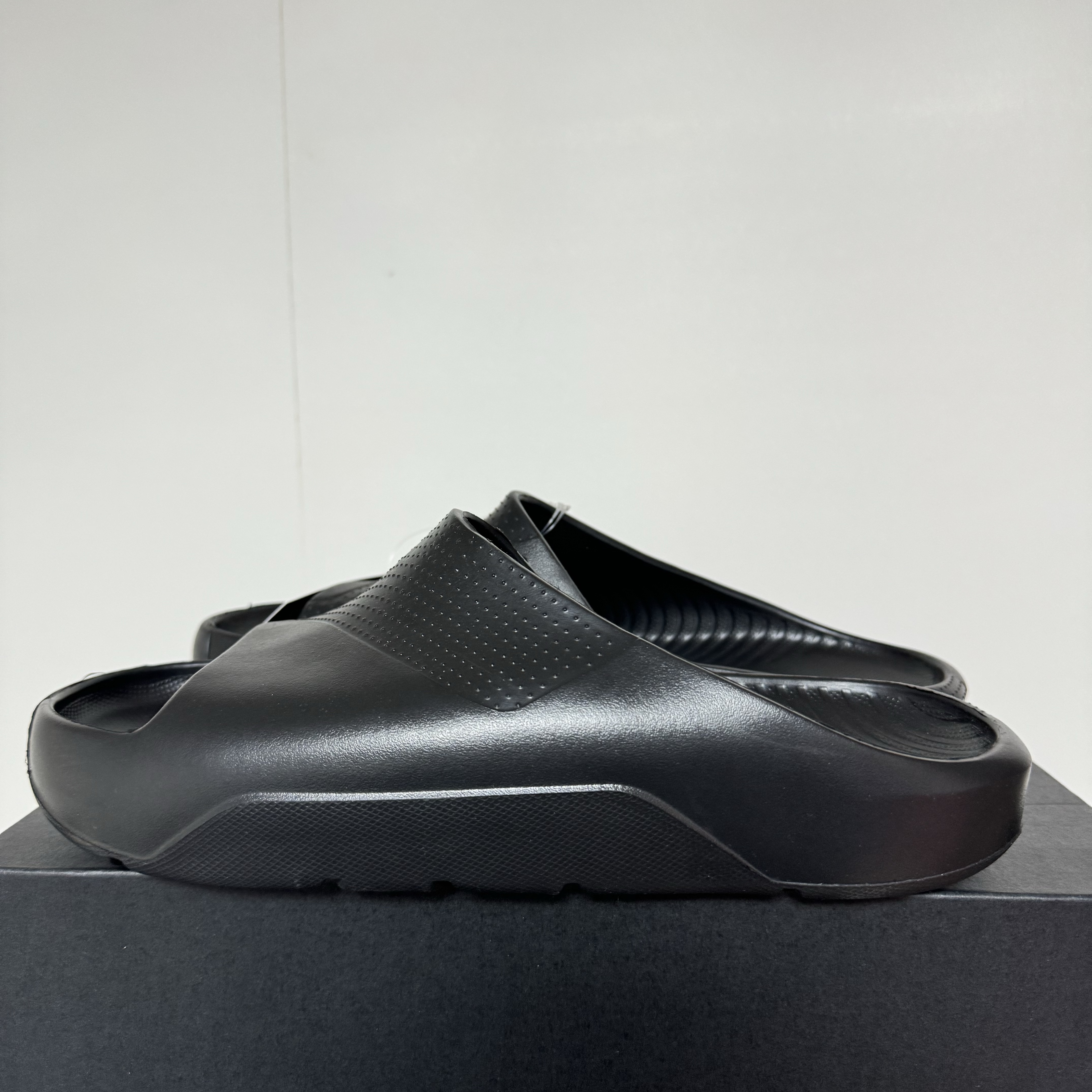 Jordan Post Slide Black 착용 스타일