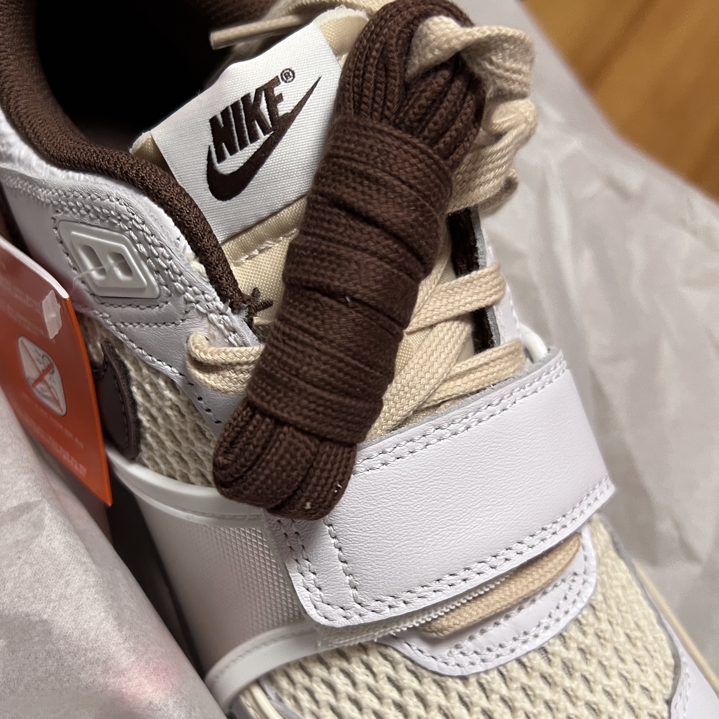 Nike x Travis Scott Zoom Field Jaxx White and Light Chocolate 착용 스타일