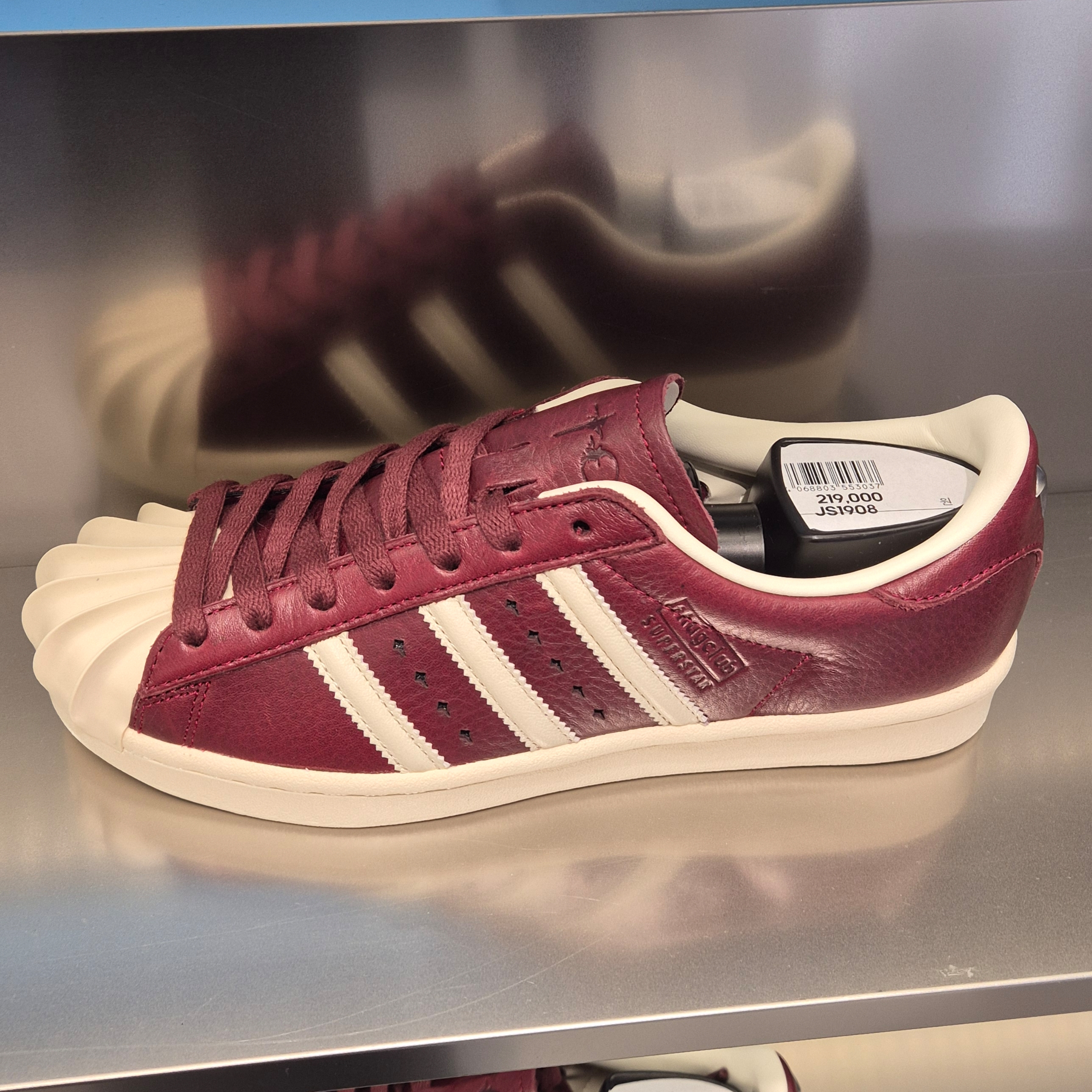 Adidas x Thug Club Superstar Vintage Collegiate Burgundy Cream White 착용 스타일
