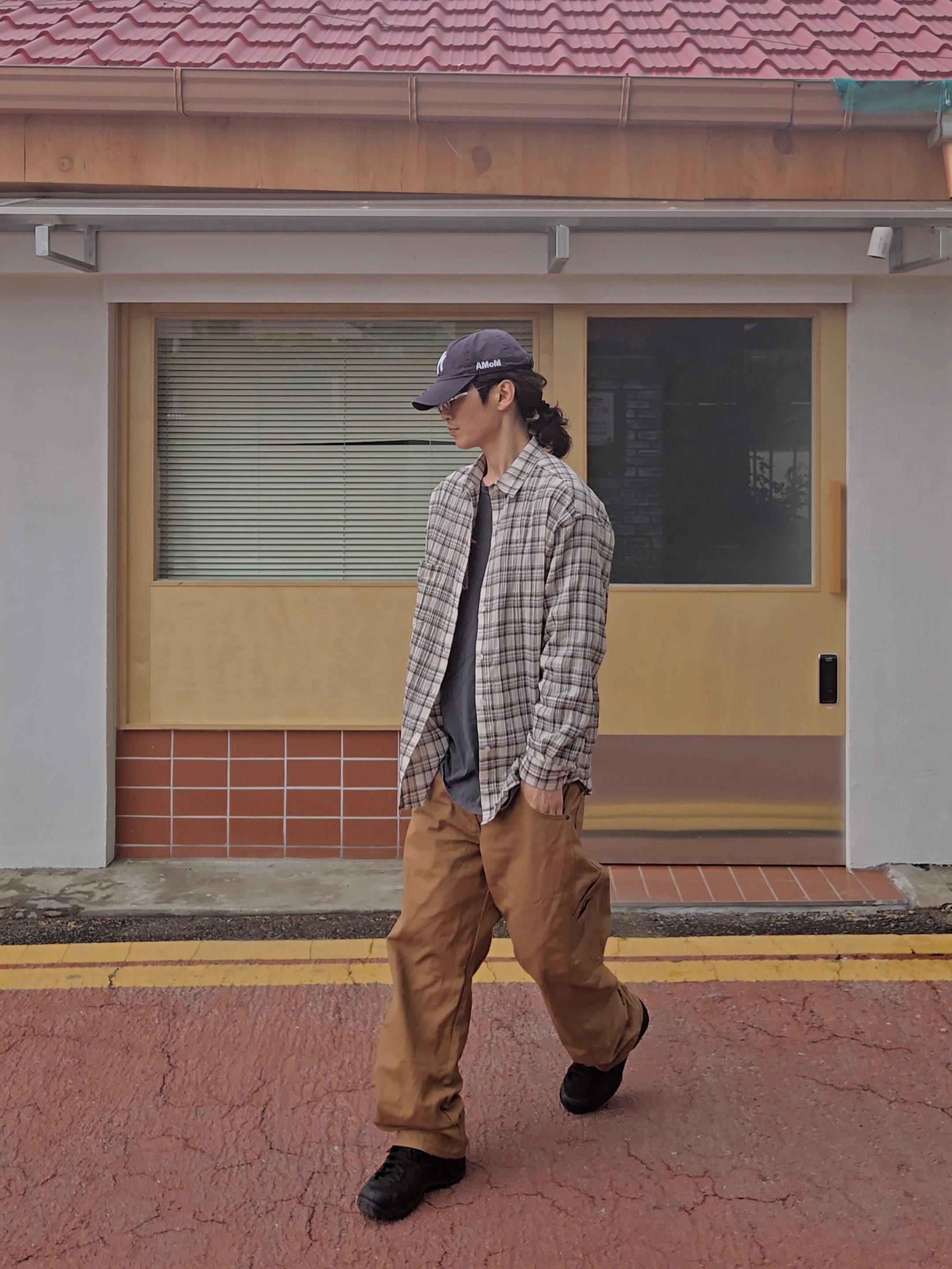 New Era x MoMA New York Yankees Cap Navy, Gentle Monster x Maison Margiela MM217 Silver Clear 착용 스타일