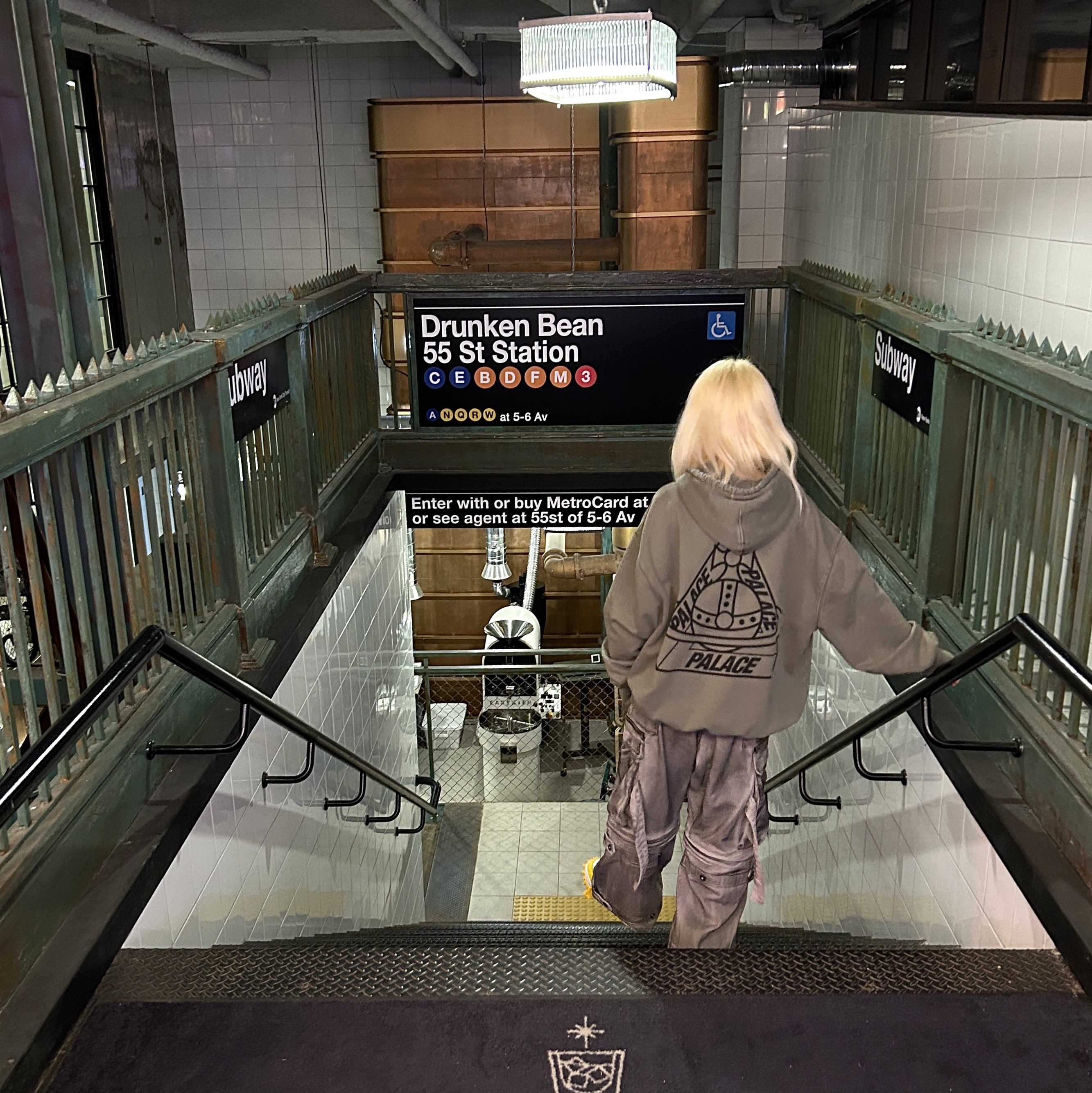 Palace x Vivienne Westwood Hood Olive - 24FW, Nike x Off-White Air Force 1 Mid SP Leather Varsity Maize 착용 스타일 - 2