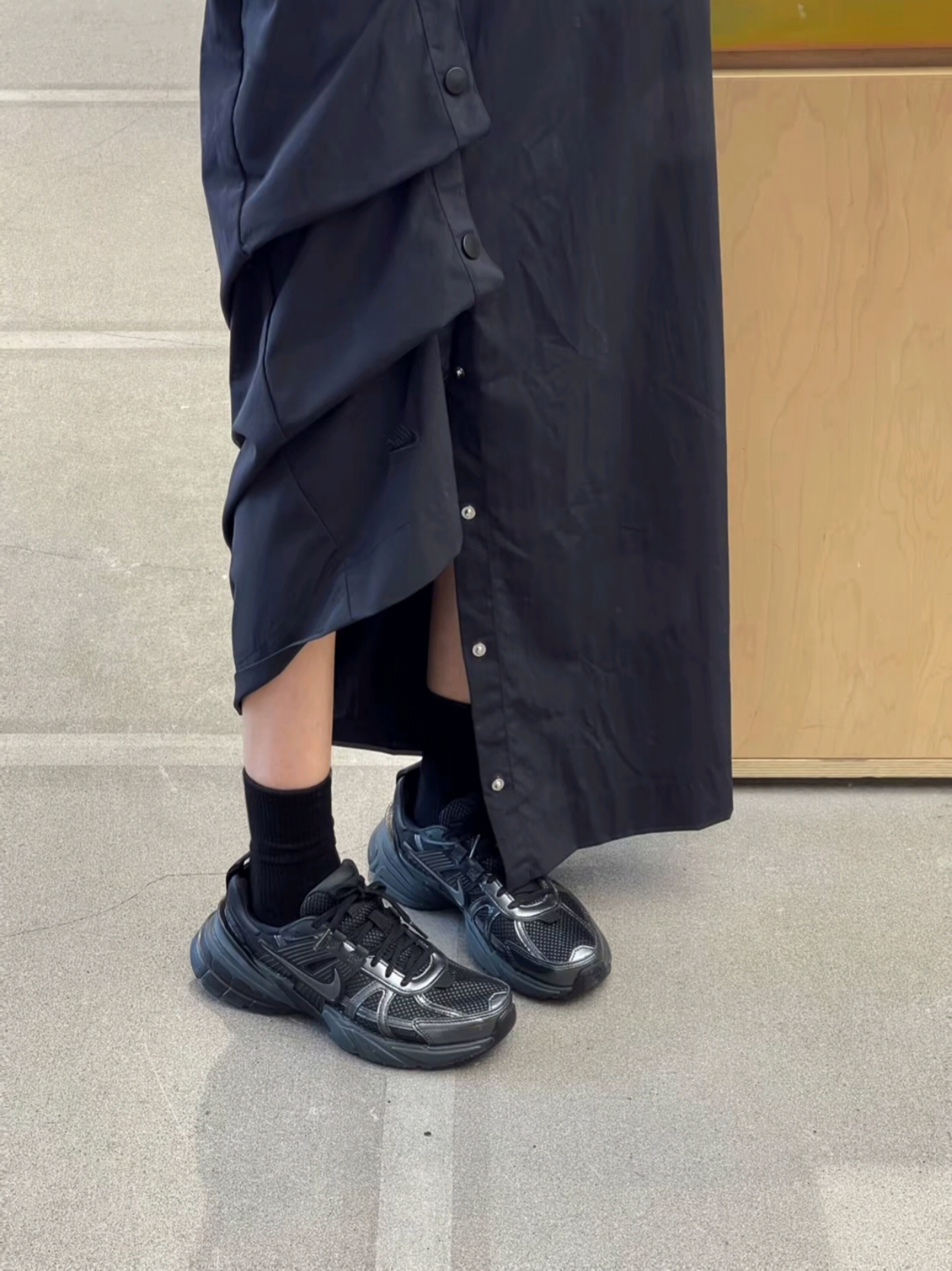 Nike V2K Run Black Anthracite 착용 스타일