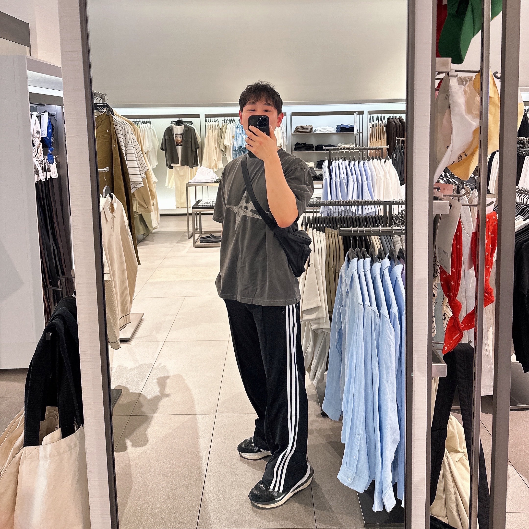 (W) Adidas Originals Firebird Loose Track Pants Black - KR Sizing, Nike x Sacai VaporWaffle Black White 착용 스타일