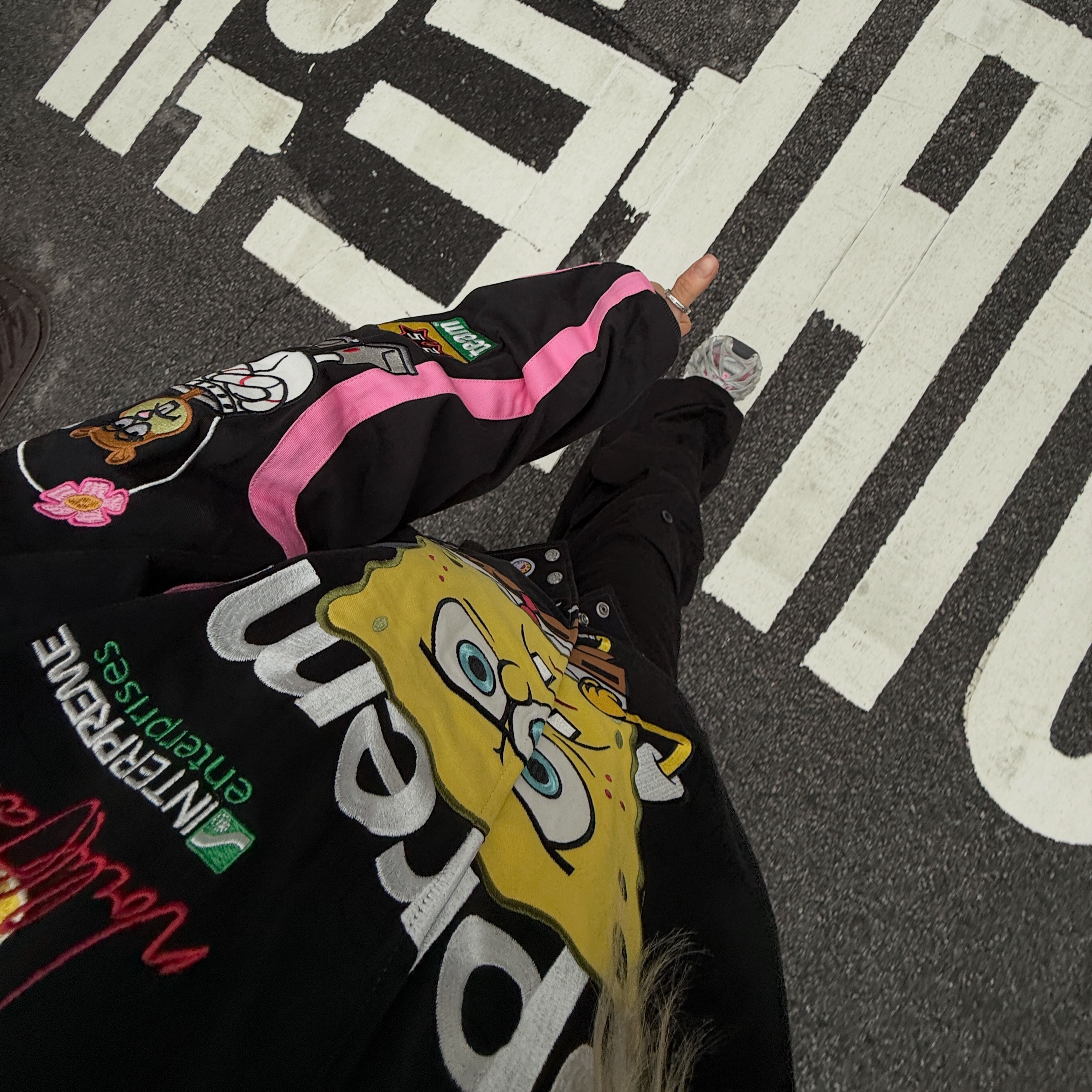 Supreme x SpongeBob SquarePants Jeff Hamilton Racing Jacket Black - 25SS, (W) Balenciaga 3XL Extreme Lace Sneaker White Grey 착용 스타일