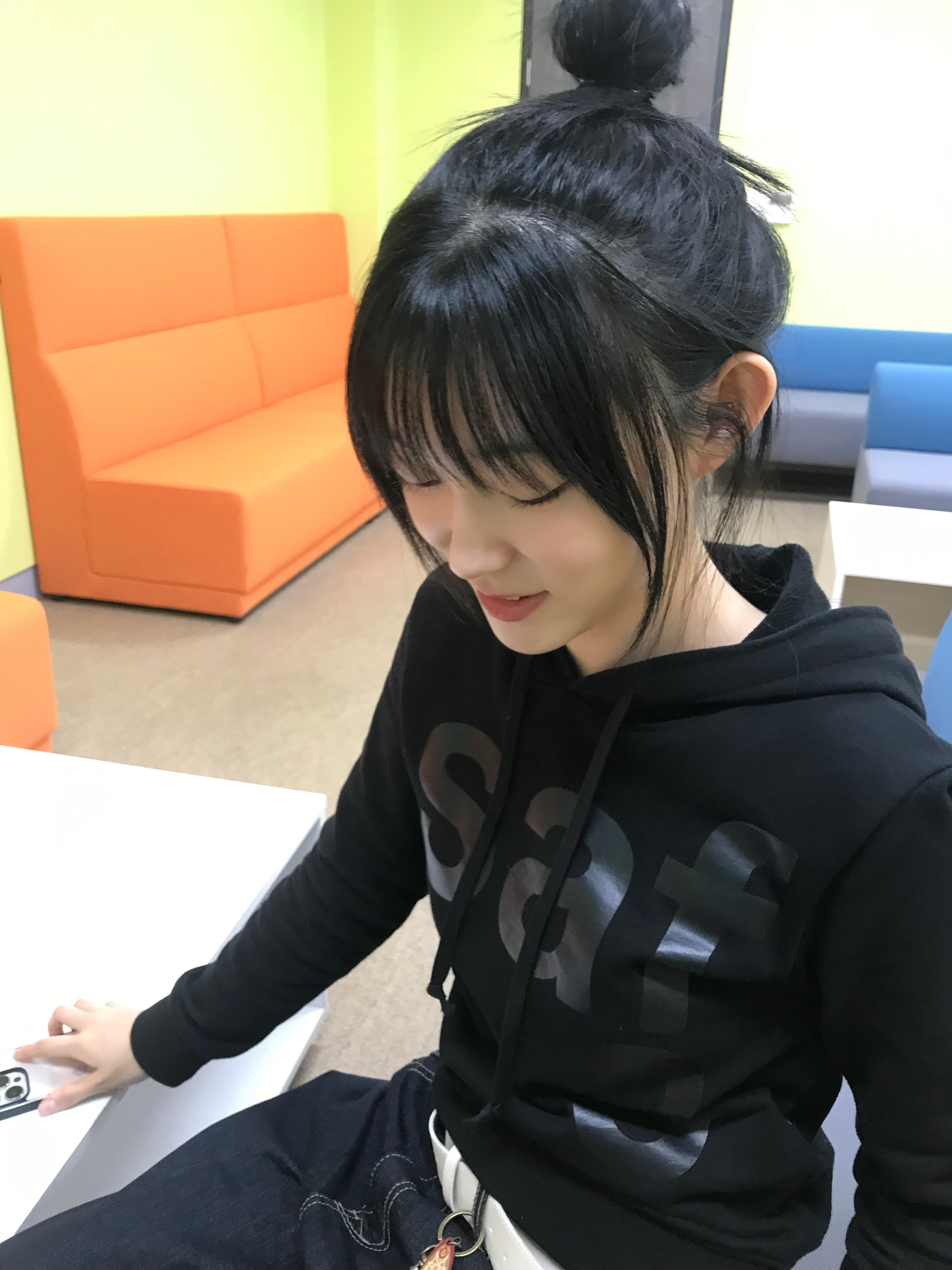 [KREAM 단독] Safarispot Women 1/2 Basic Safari Hoodie Black 착용 스타일 - 3