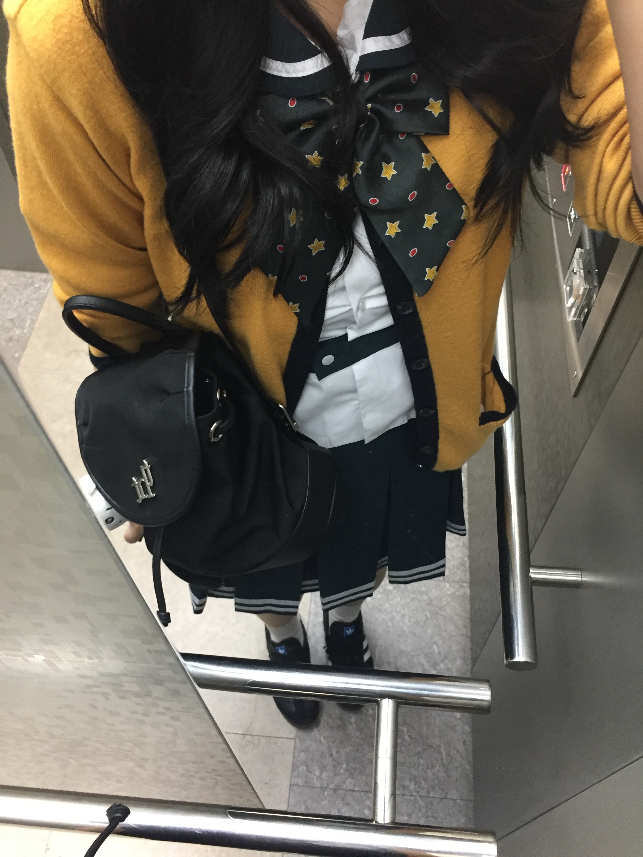 Threetimes Acorn Backpack Black, Adidas Samba OG Black White Gum 착용 스타일