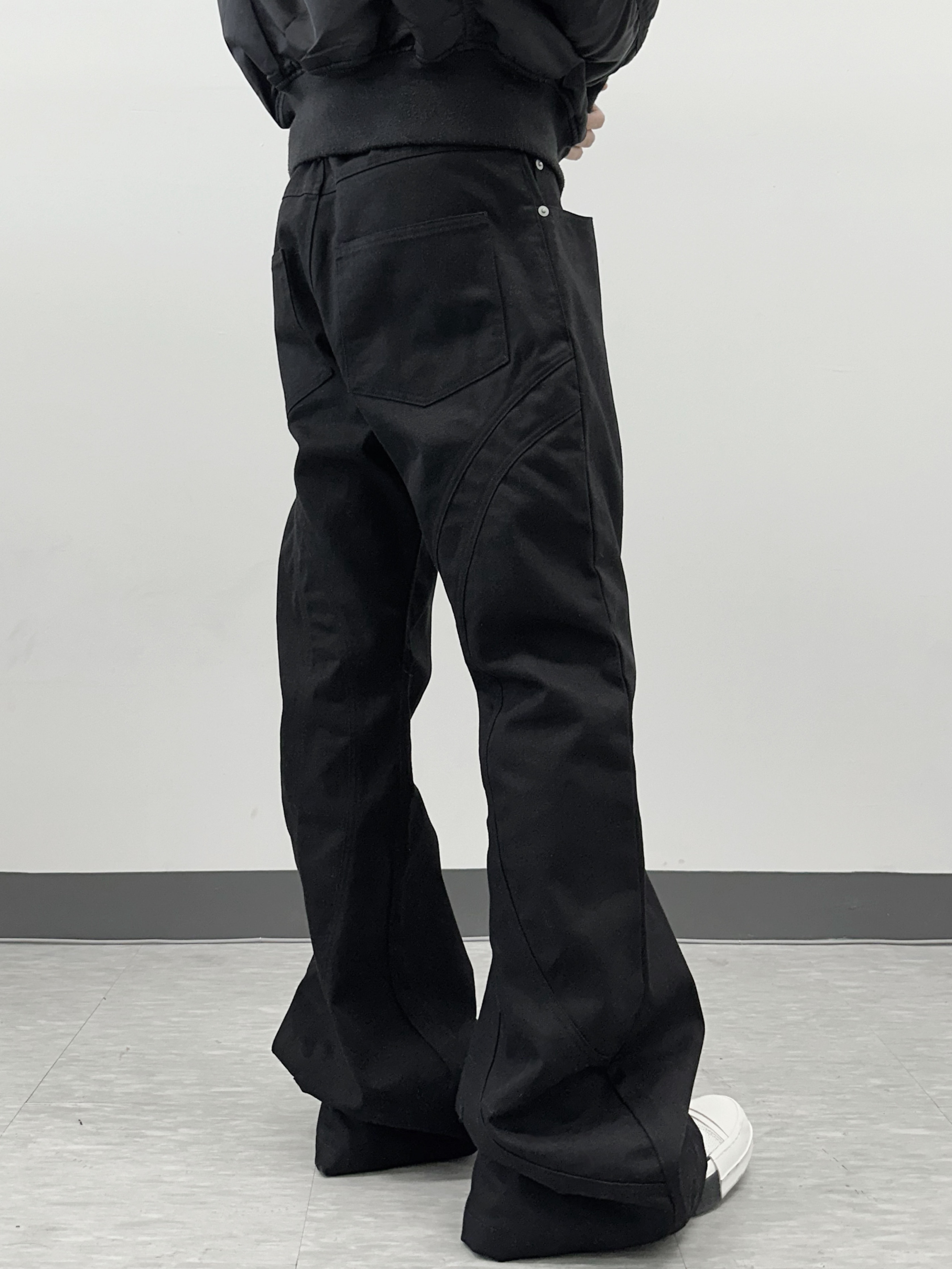 REPINER Wax Coated Flare Jeans Black, REPINER Fortino Cargo Pants Black 착용 스타일 - 2