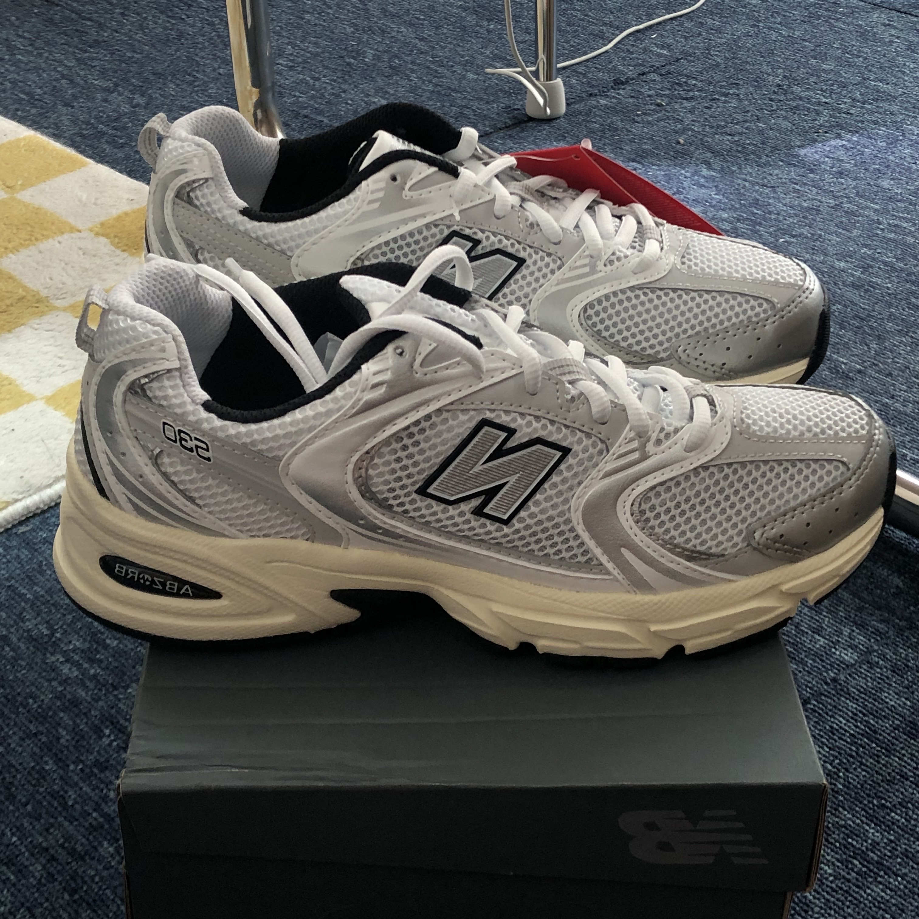 New Balance 530 Steel Grey 착용 스타일