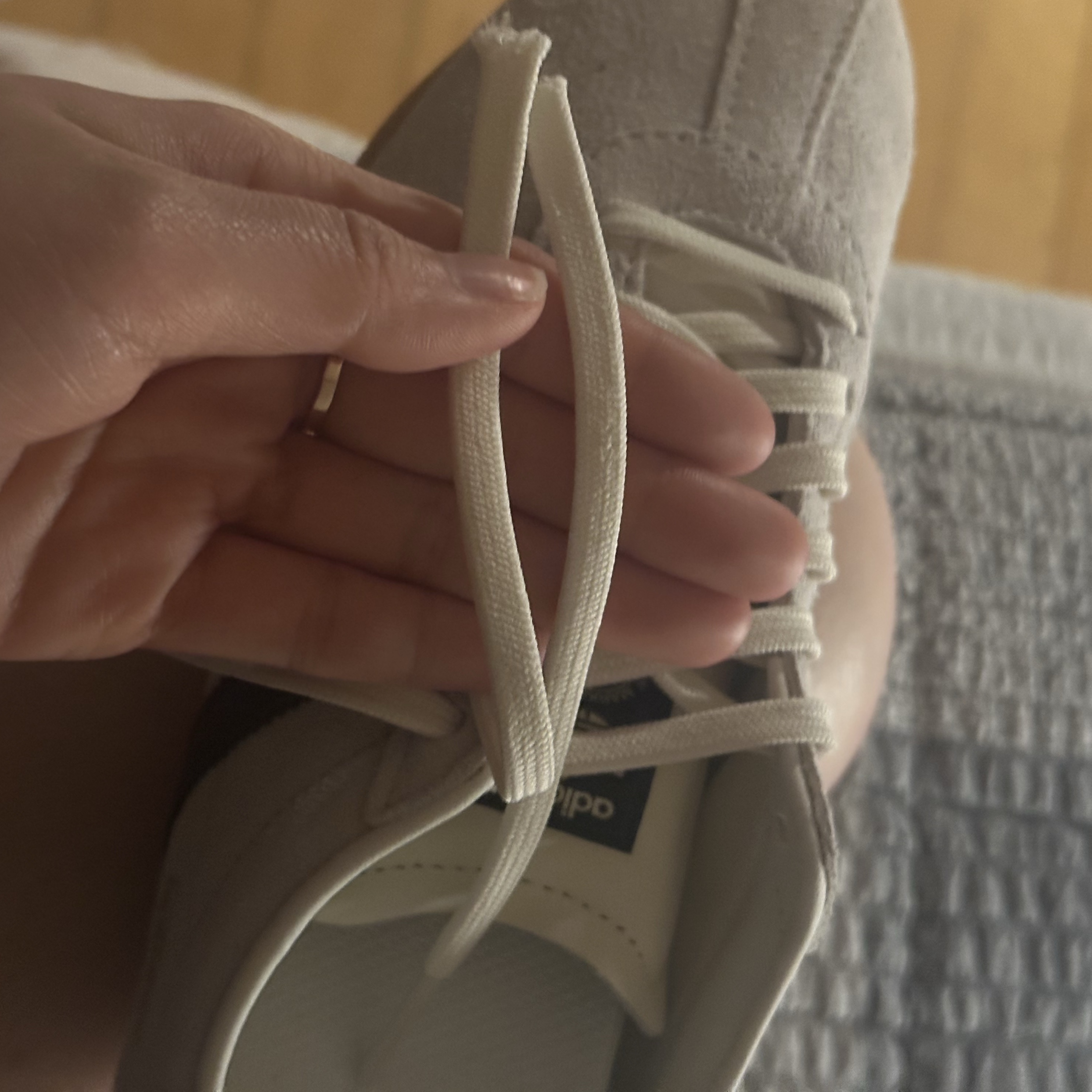 (W) Adidas Tokyo Off White Core Black 착용 스타일