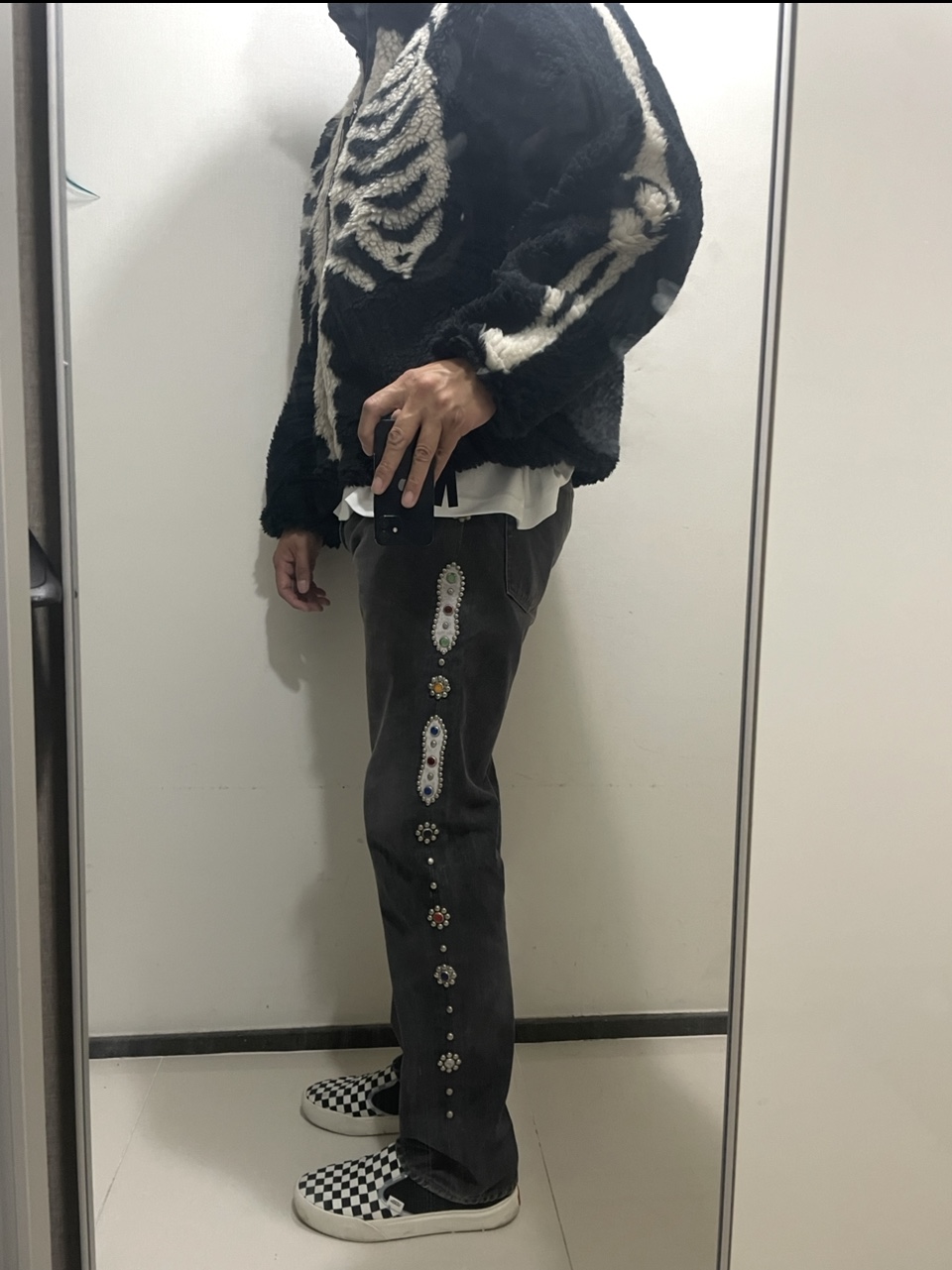 Kapital Bone Pattern Boa Fleece Reversible Blouson Black, Kapital 14 oz. Denim 5P Monkey Cisco Gemstone Pants Black 착용 스타일 - 2