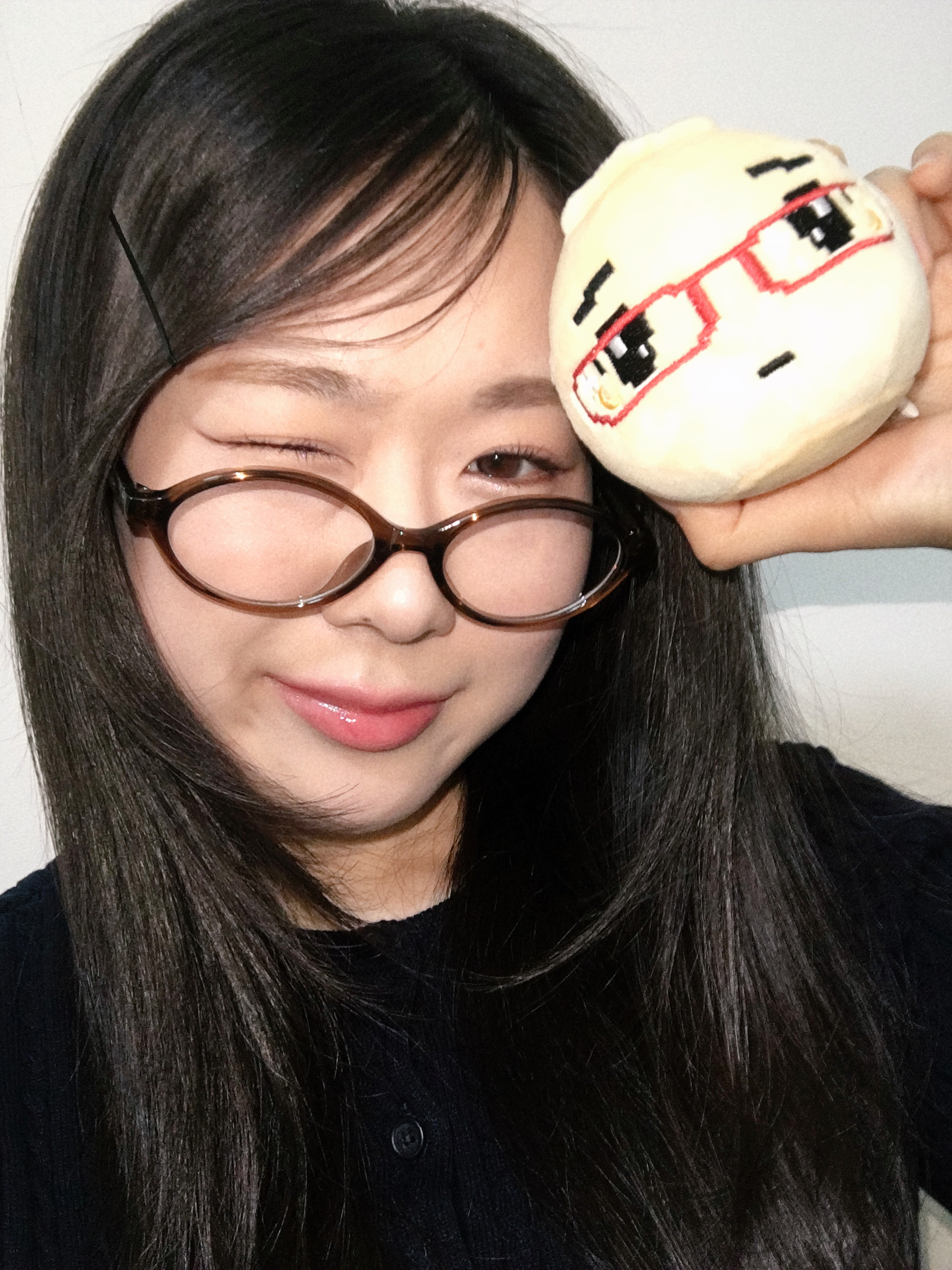 NYXX x Glass Dumpling NYGD Doll Keyring Yellow 착용 스타일 - 2