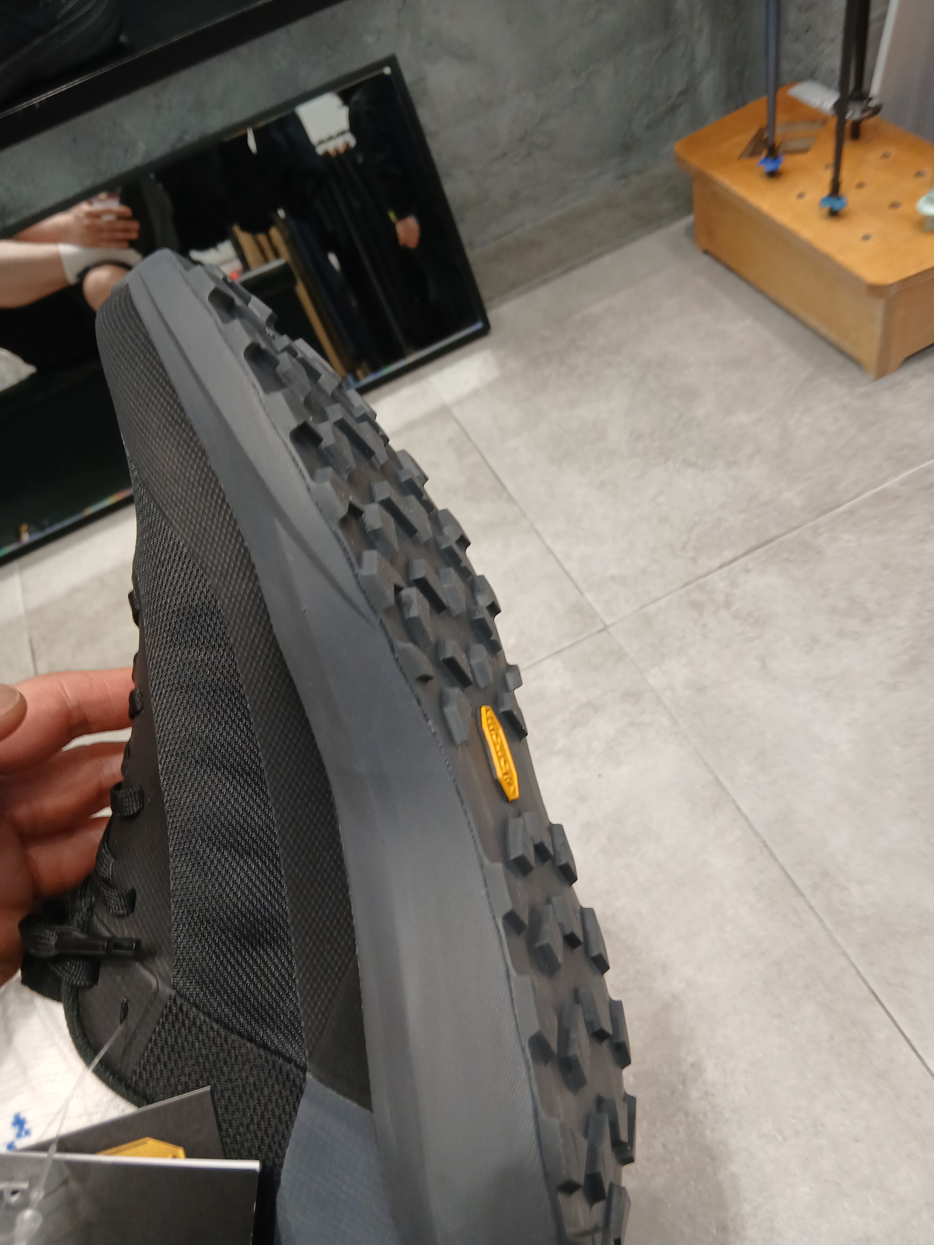 Salomon XT-6 GTX Black Silver 착용 스타일 - 3