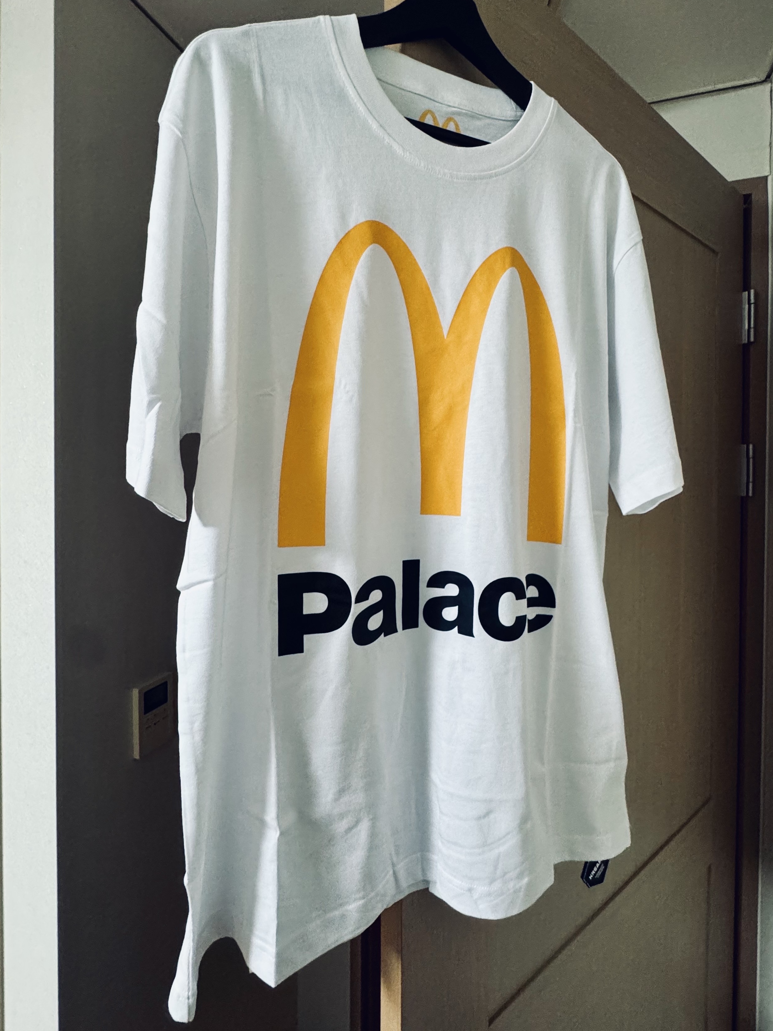 Palace x McDonald's Logo T-Shirt White - 23FW 착용 스타일