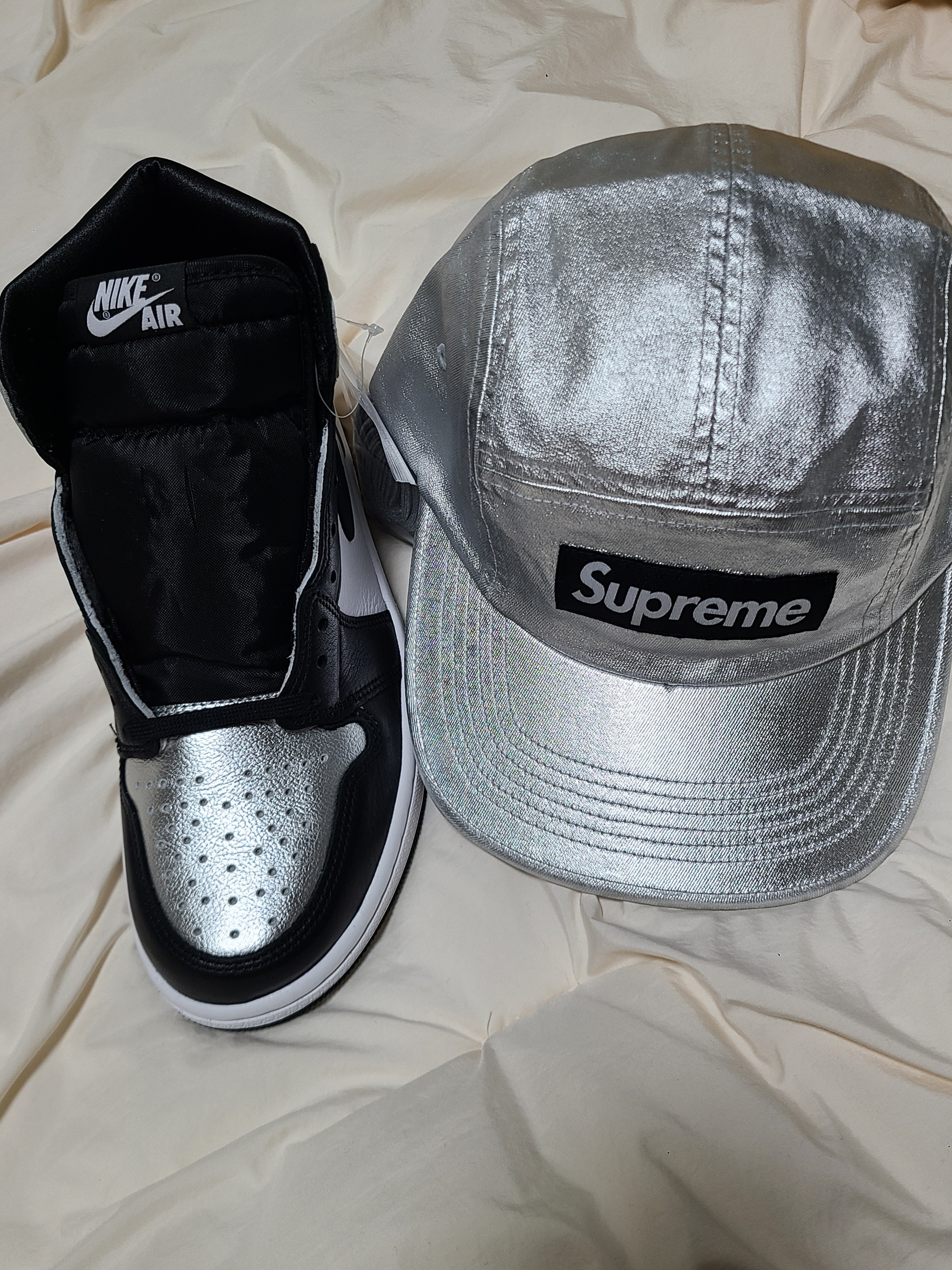 Supreme Washed Chino Twill Camp Cap Silver - 25SS, (W) Jordan 1 Retro High OG Silver Toe 착용 스타일 - 1