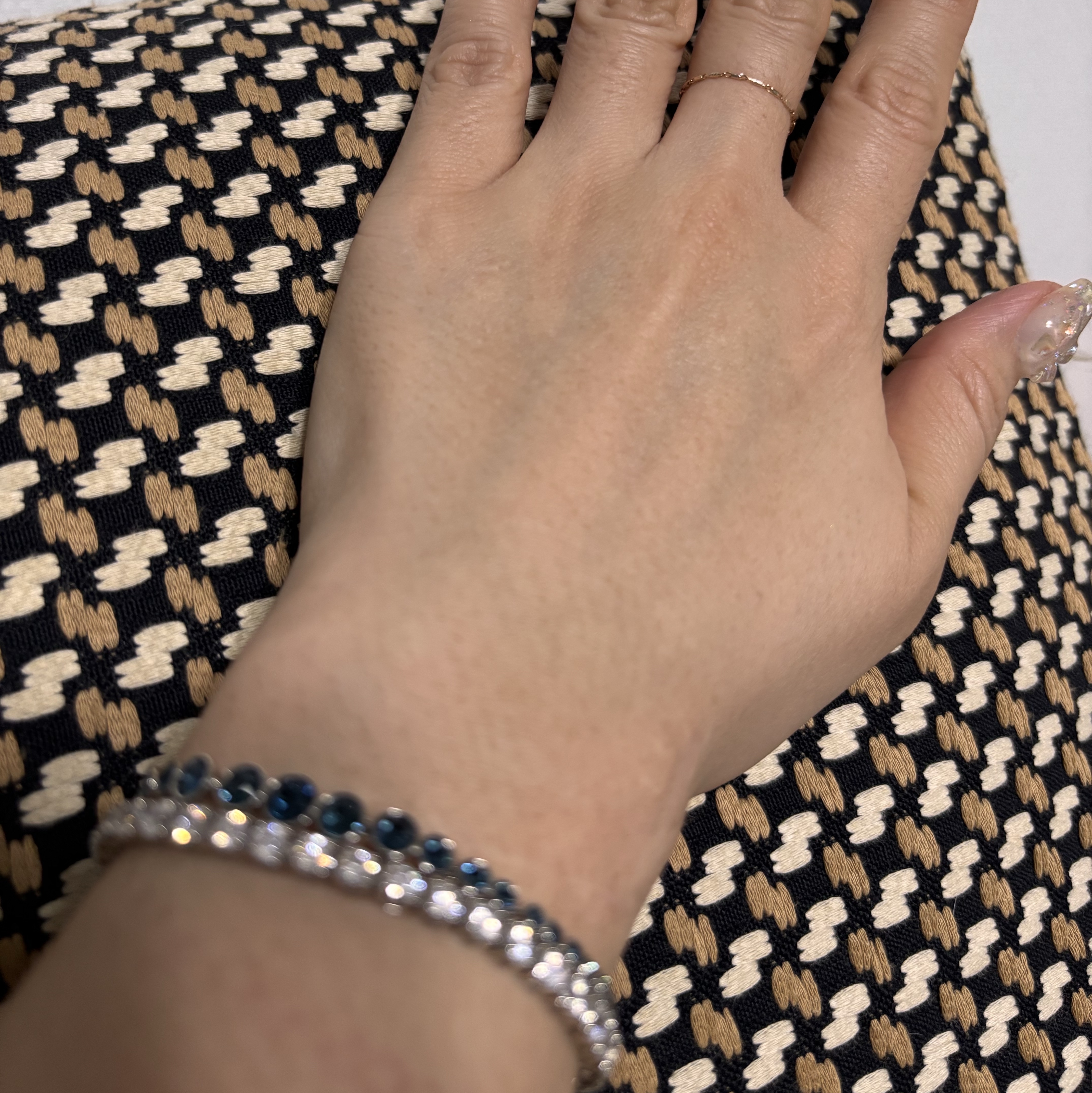 (W) Swarovski Matrix Tennis Bracelet White Rhodium Plated 착용 스타일