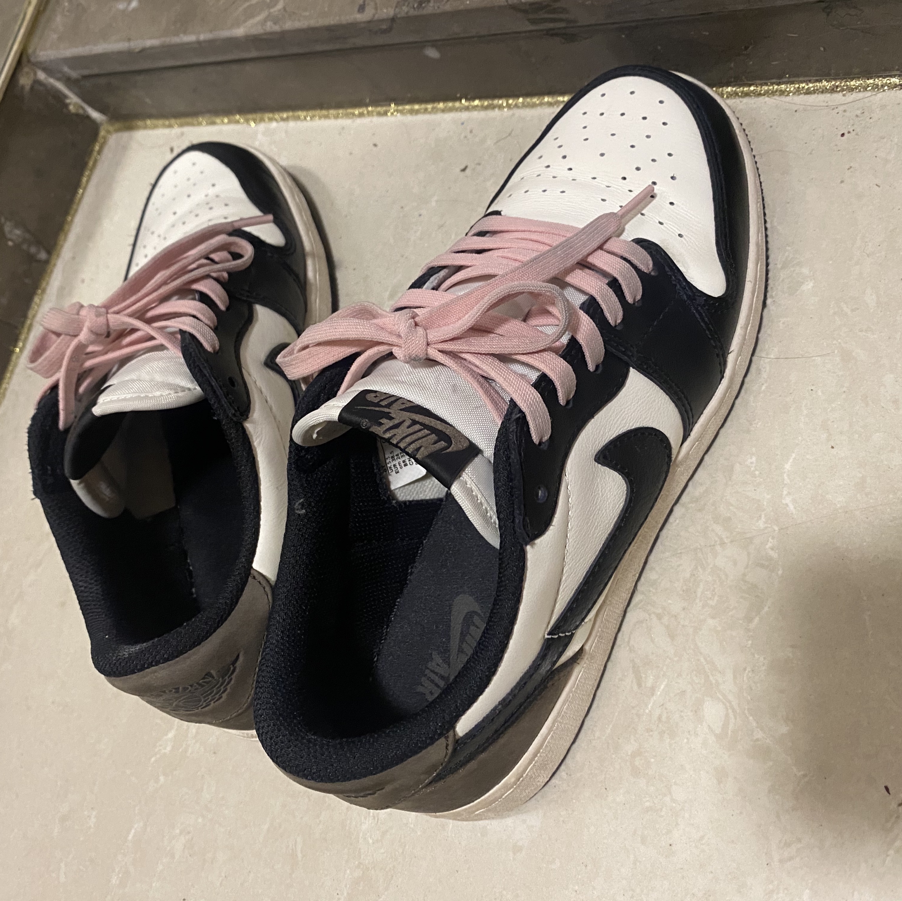Jordan 1 Retro Low OG Mocha 착용 스타일