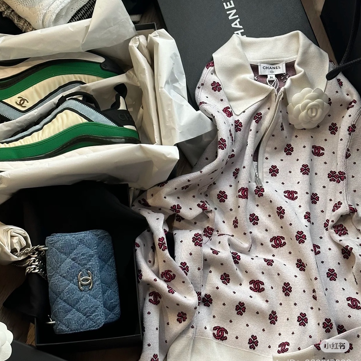 (W) Chanel Polo Cotton White Pink 착용 스타일 - 1