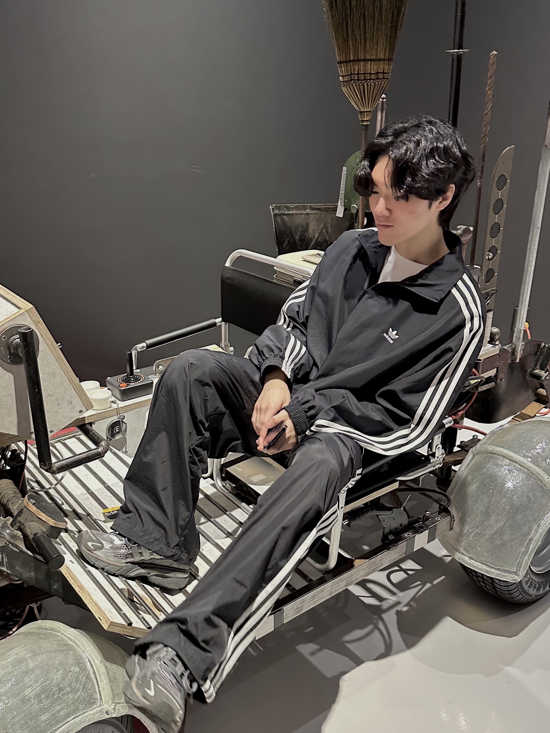 (W) Adidas Adilenium Season 3 Oversized Track Top Black - KR Sizing, (W) Adidas 3-Stripes Woven Parachute Pants Black - KR Sizing 착용 스타일 - 2