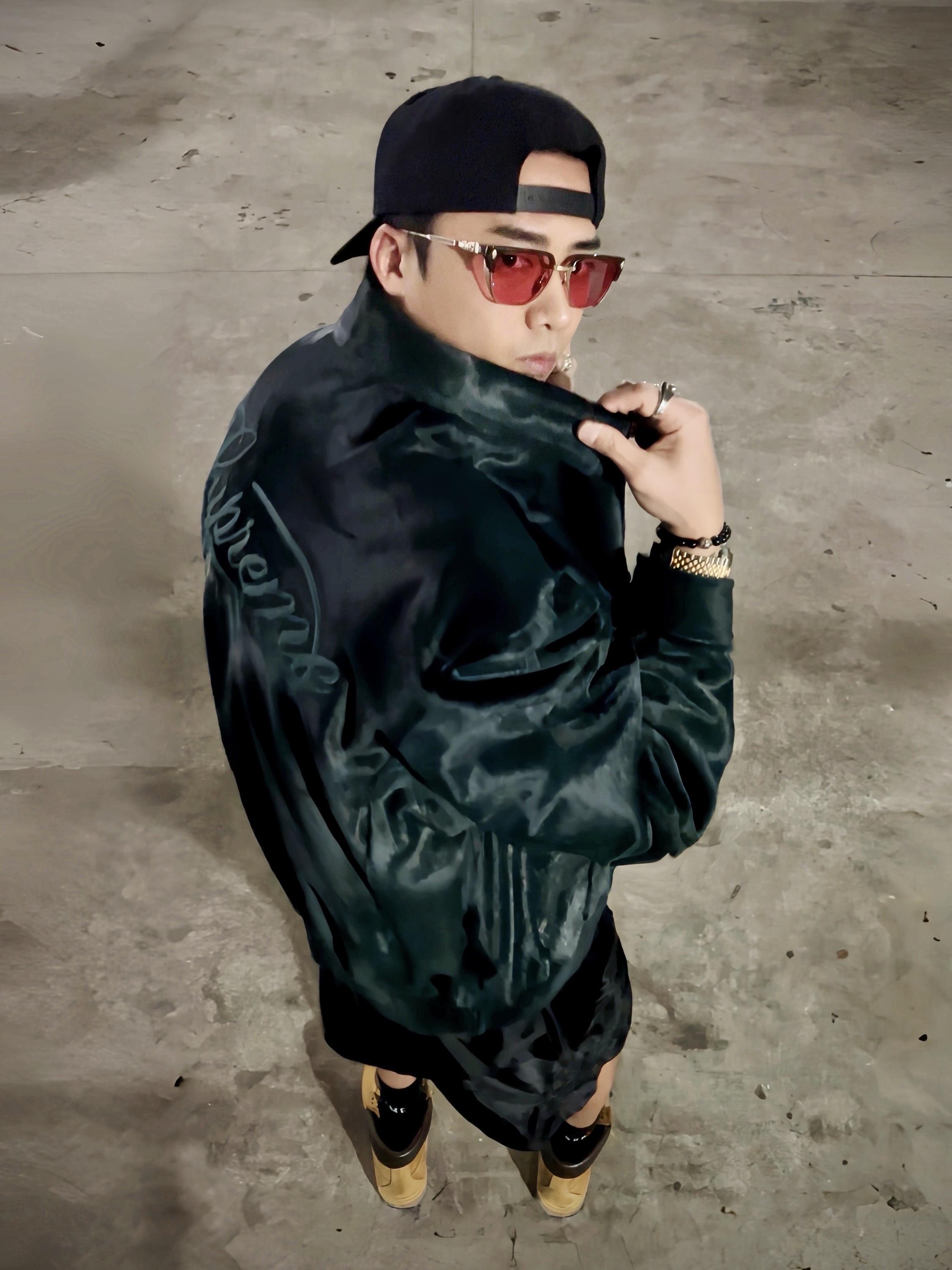 Chrome Hearts Lgma Classic Brown Matte Gold Plated, Supreme Ponyhair Varsity Jacket Green - 25SS 착용 스타일 - 1