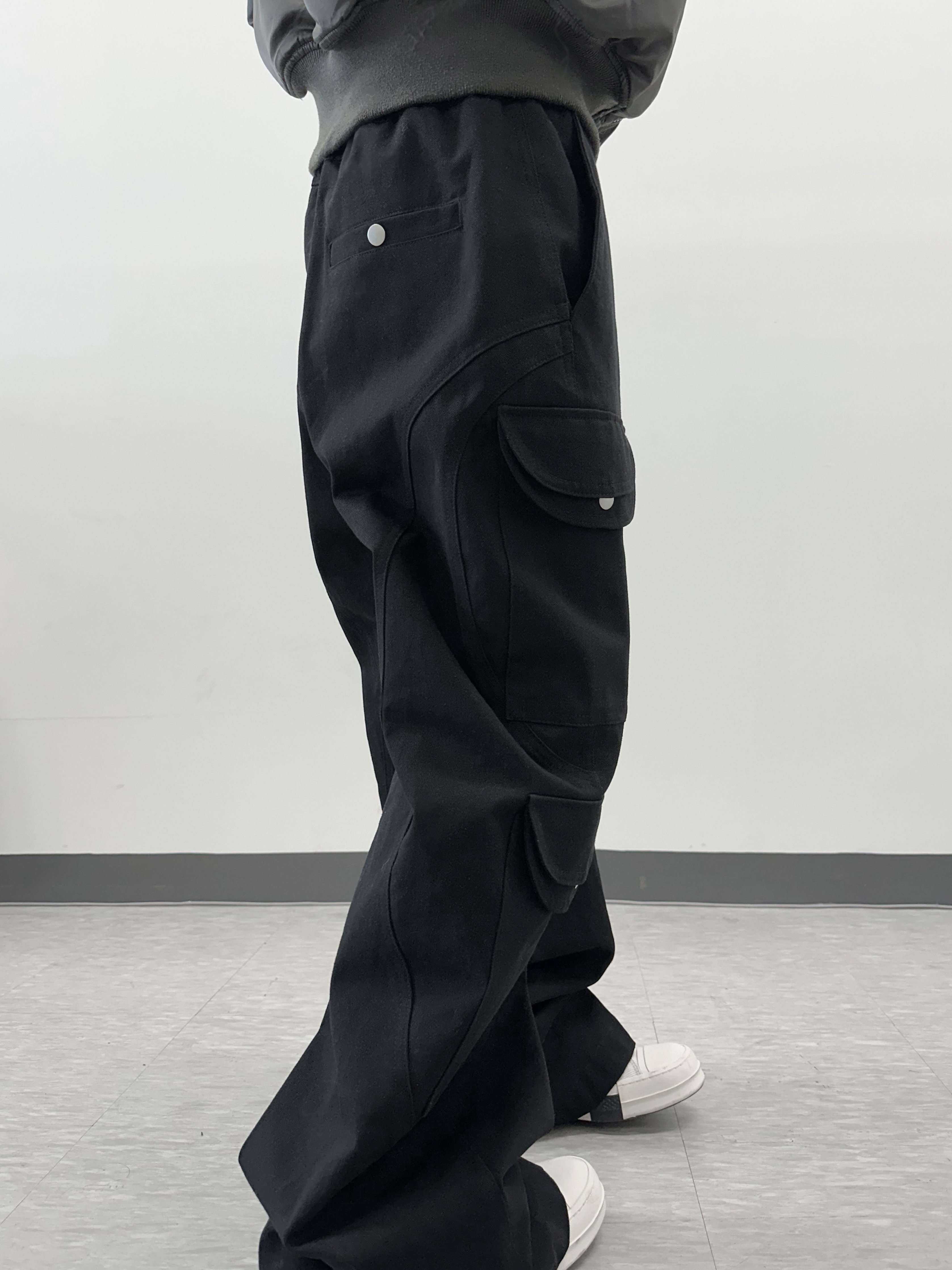 REPINER Wax Coated Flare Jeans Black, REPINER Fortino Cargo Pants Black 착용 스타일 - 6