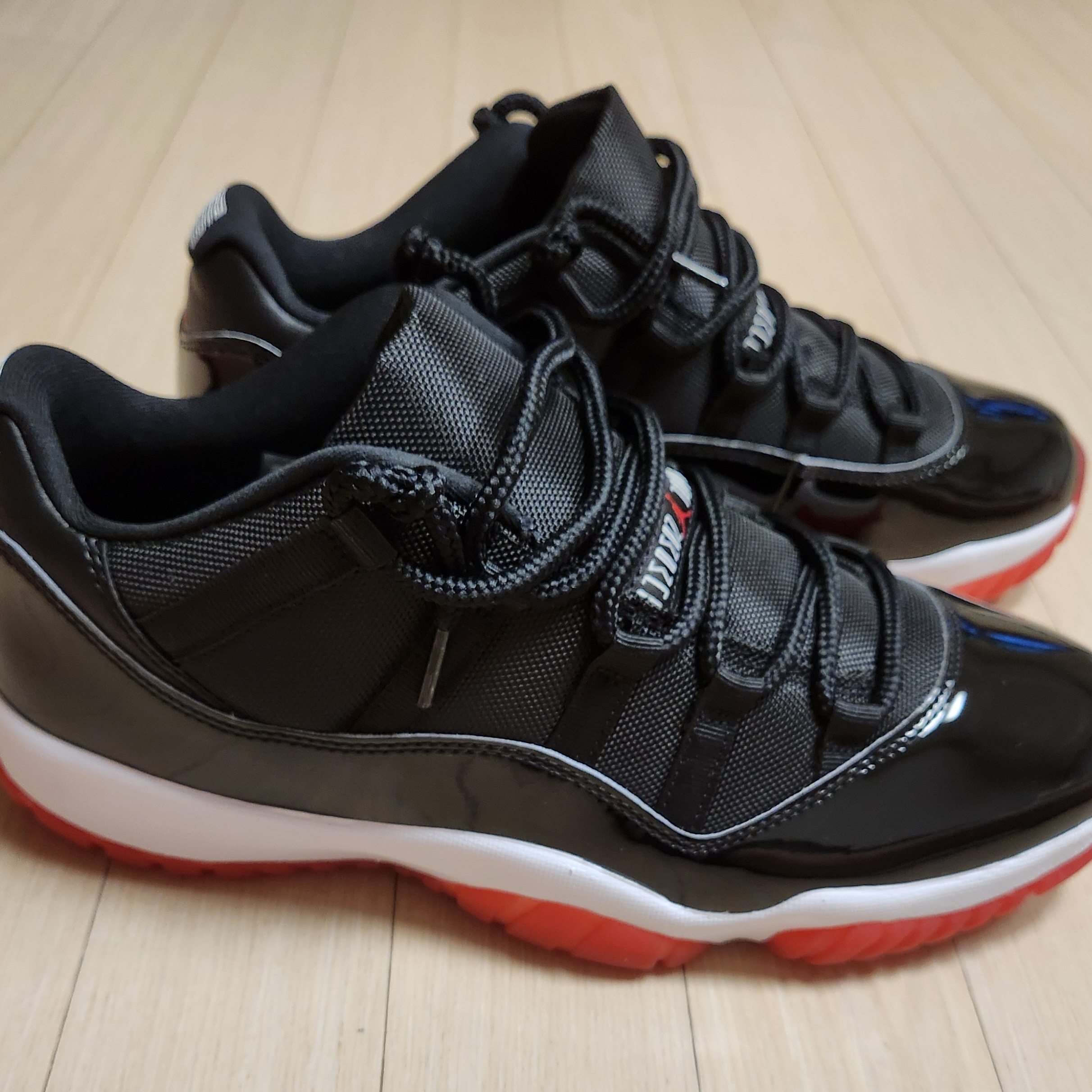 Jordan 11 Retro Low Bred 2025 착용 스타일 - 5