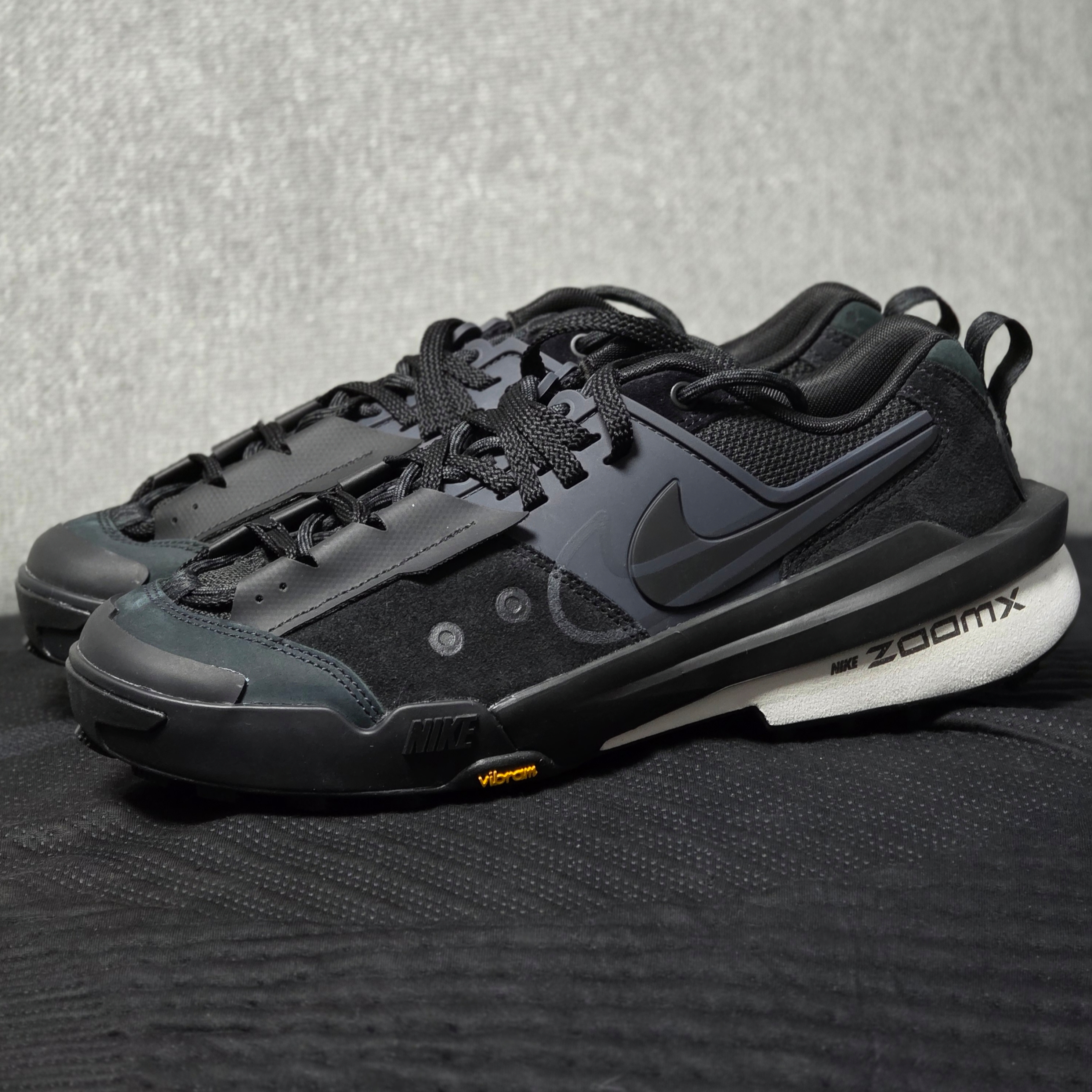 Nike x Sacai Zegamadome SP Black 착용 스타일 - 3