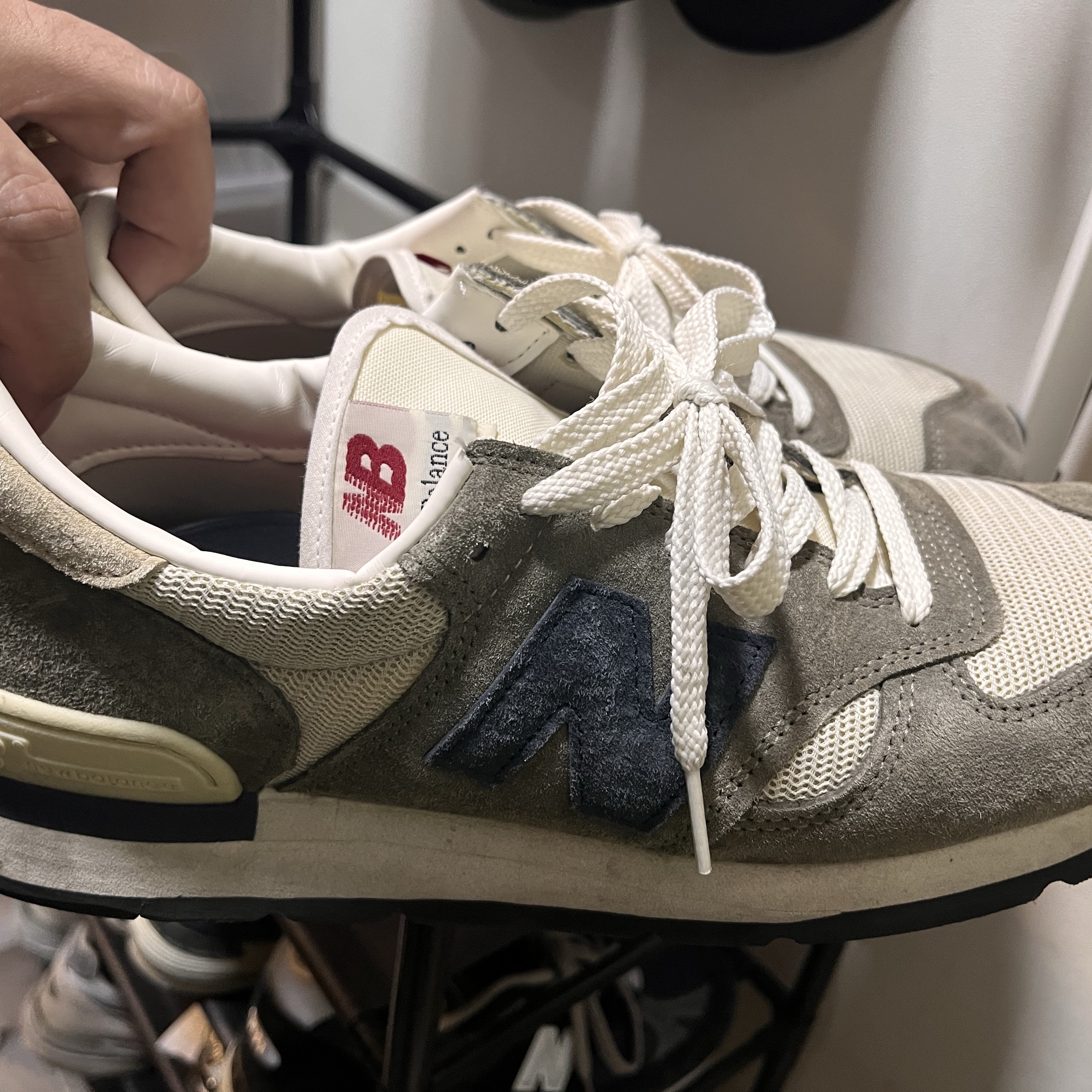 New Balance 990v1 Made in USA Olive 착용 스타일