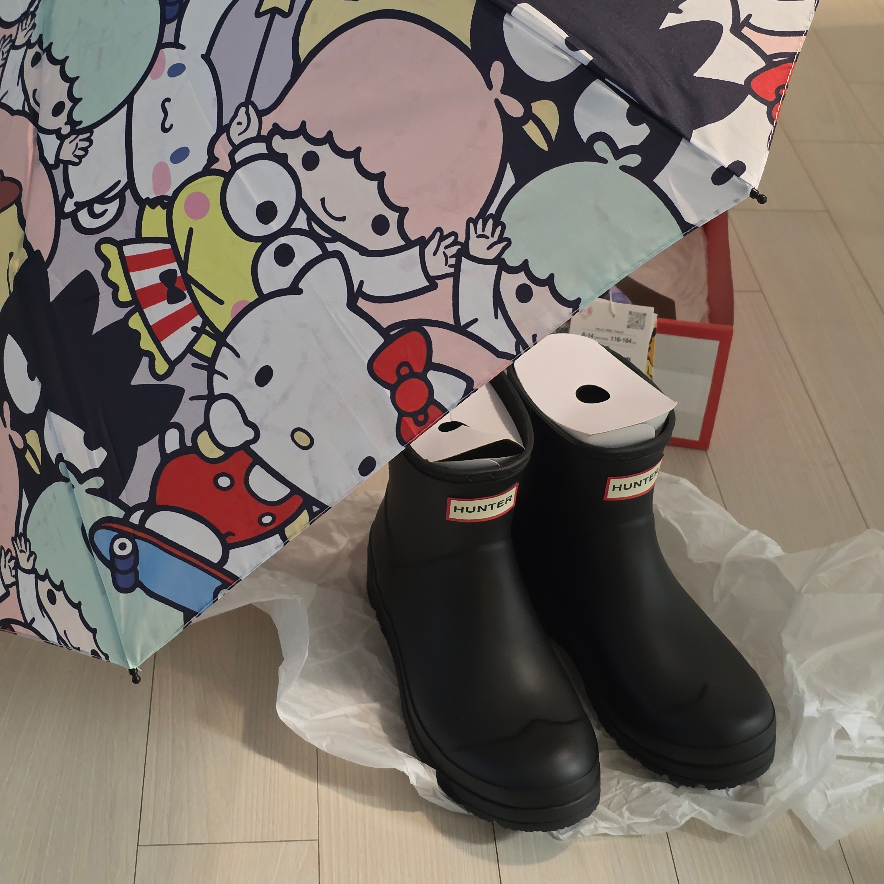 Zara x Hello Kitty and Friends Folding Umbrella Lilac, (W) Hunter Play Short Rain Boots Black 착용 스타일 - 2